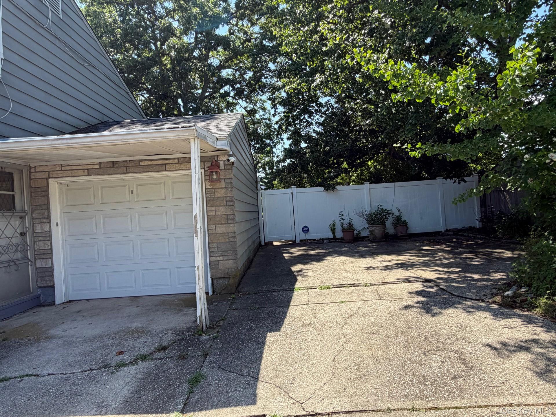 1067 N New York Drive Property Photo 27