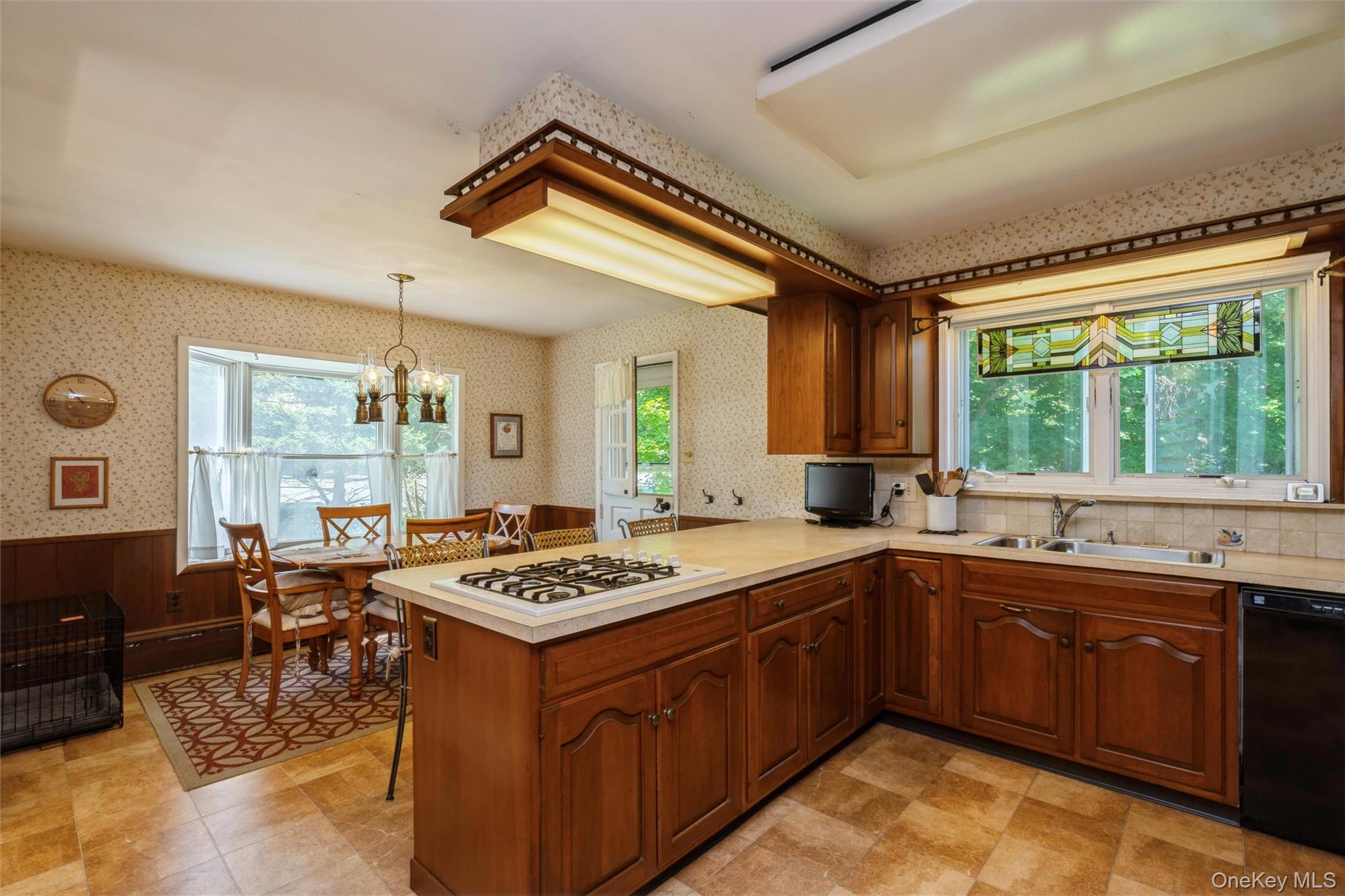 199 N Country Road Property Photo 6
