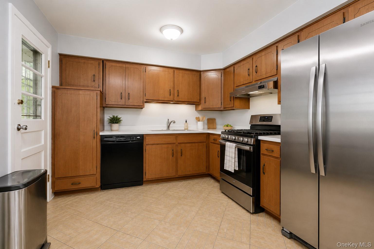 735 Elvira Avenue Property Photo 8