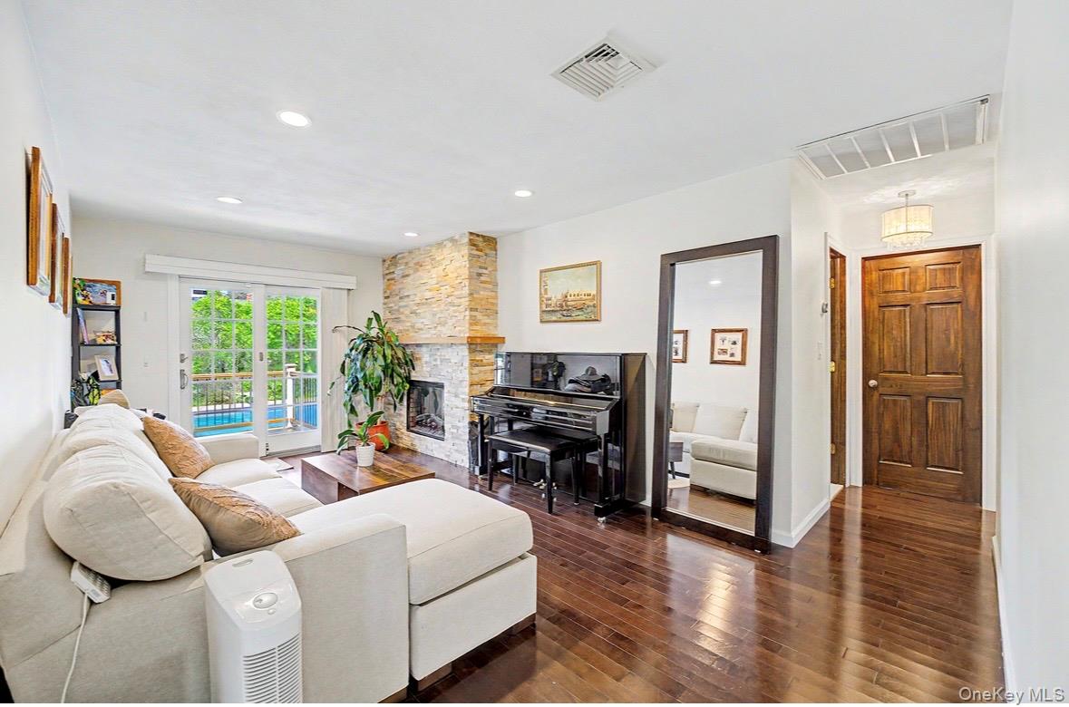 9 Cortland Avenue Property Photo 15