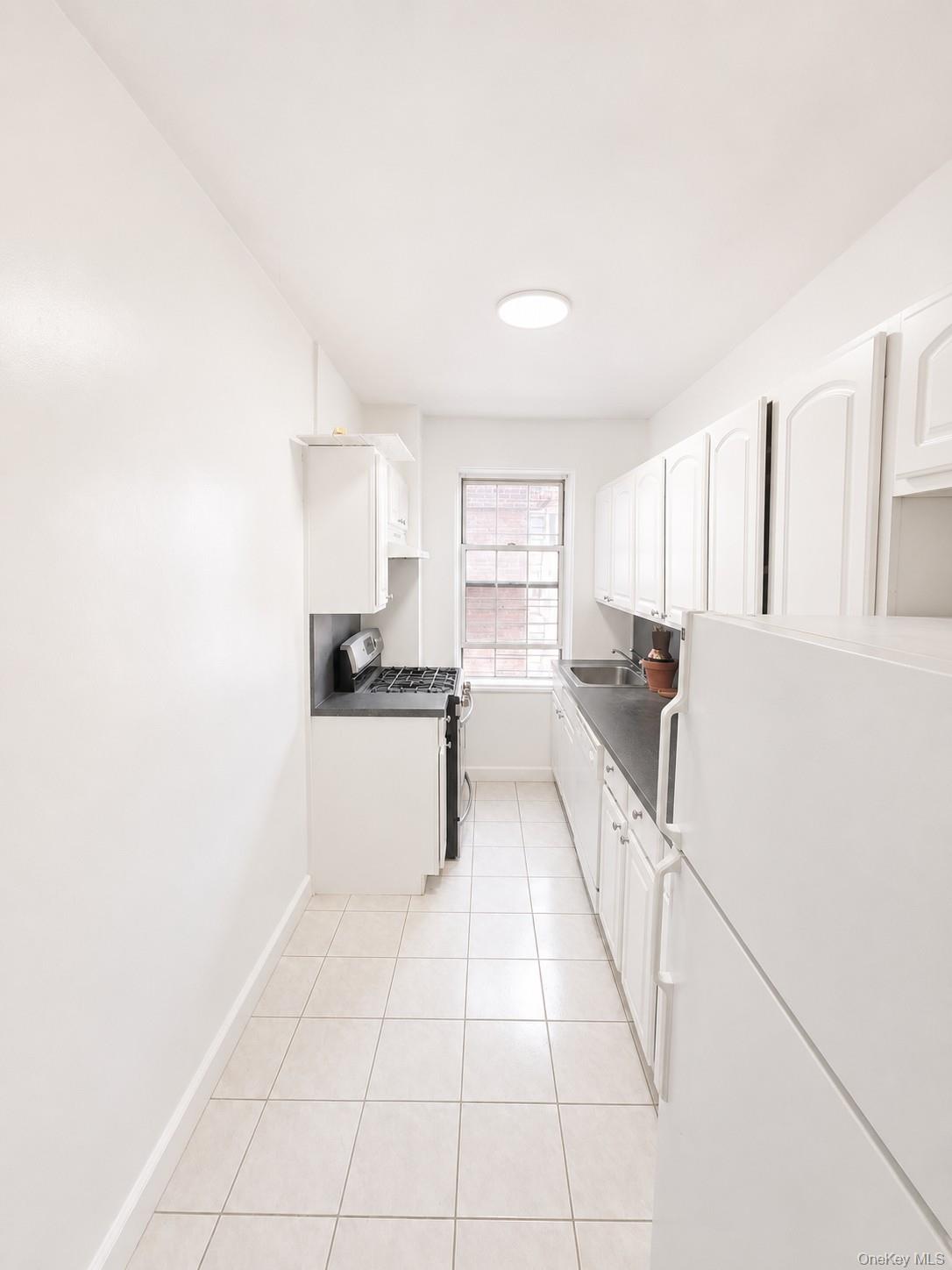 3051 Hobart Street 5b Property Photo 3