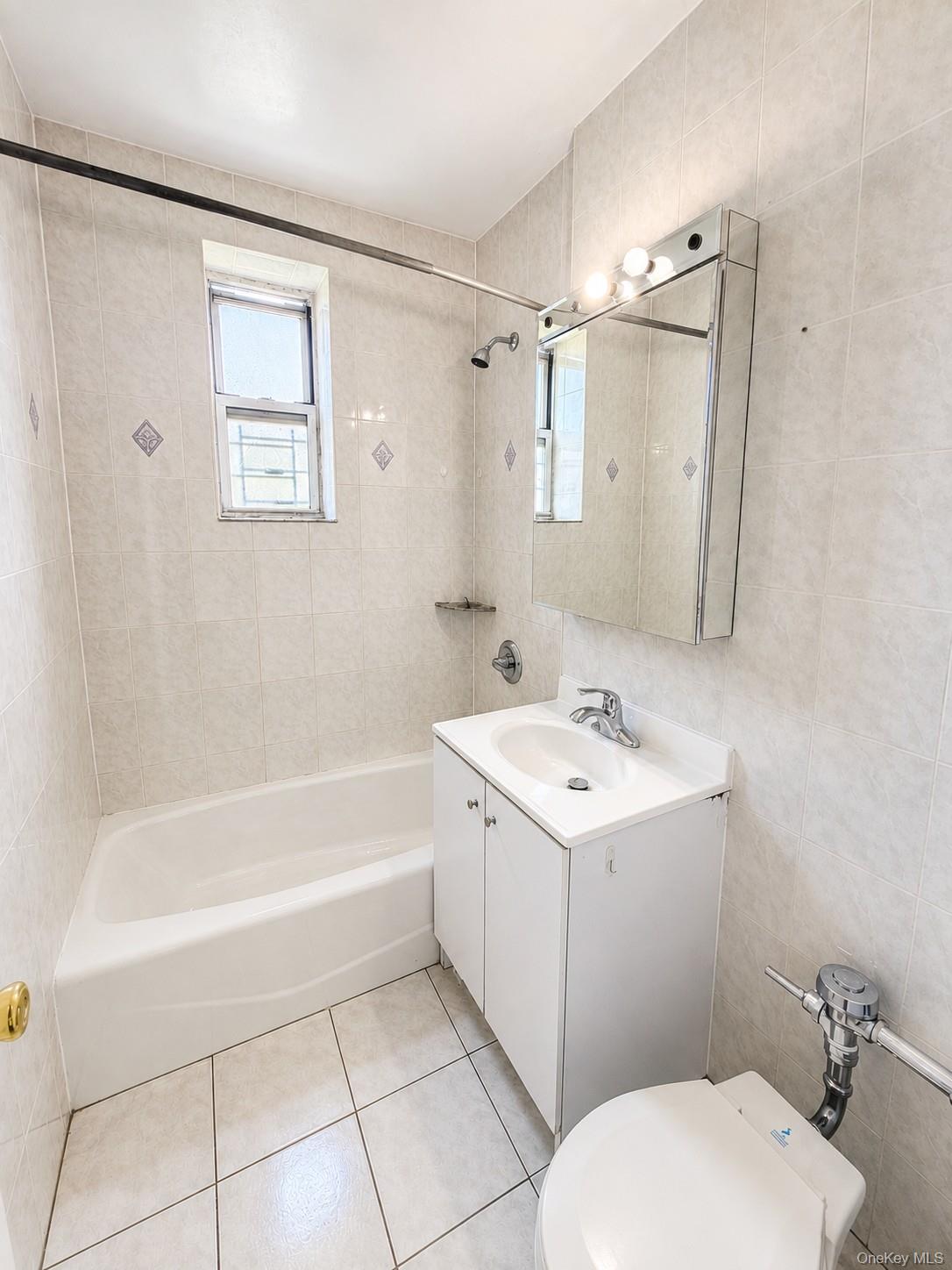 3051 Hobart Street 5b Property Photo 4
