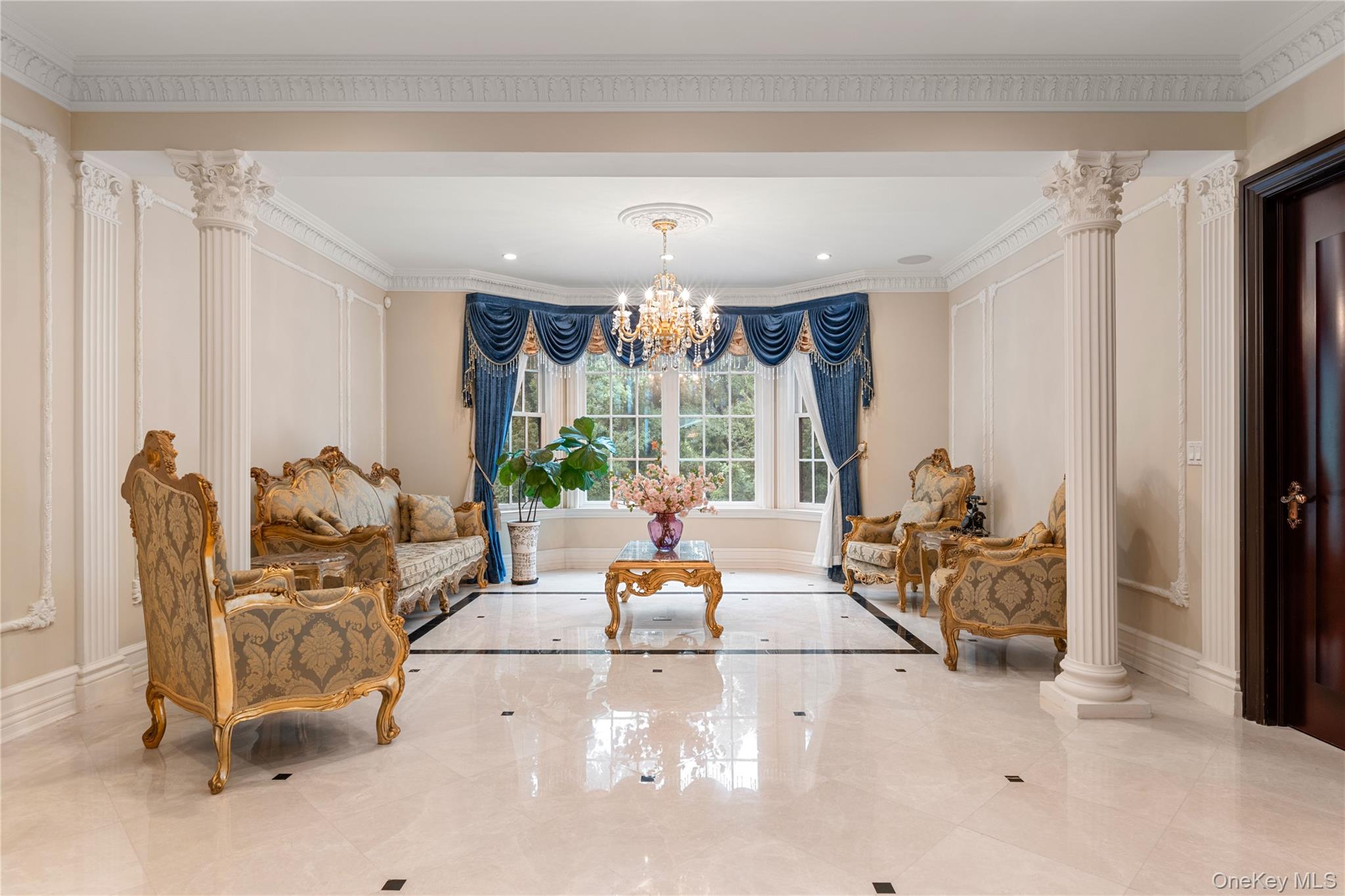 28 Whitney Circle Property Photo 4