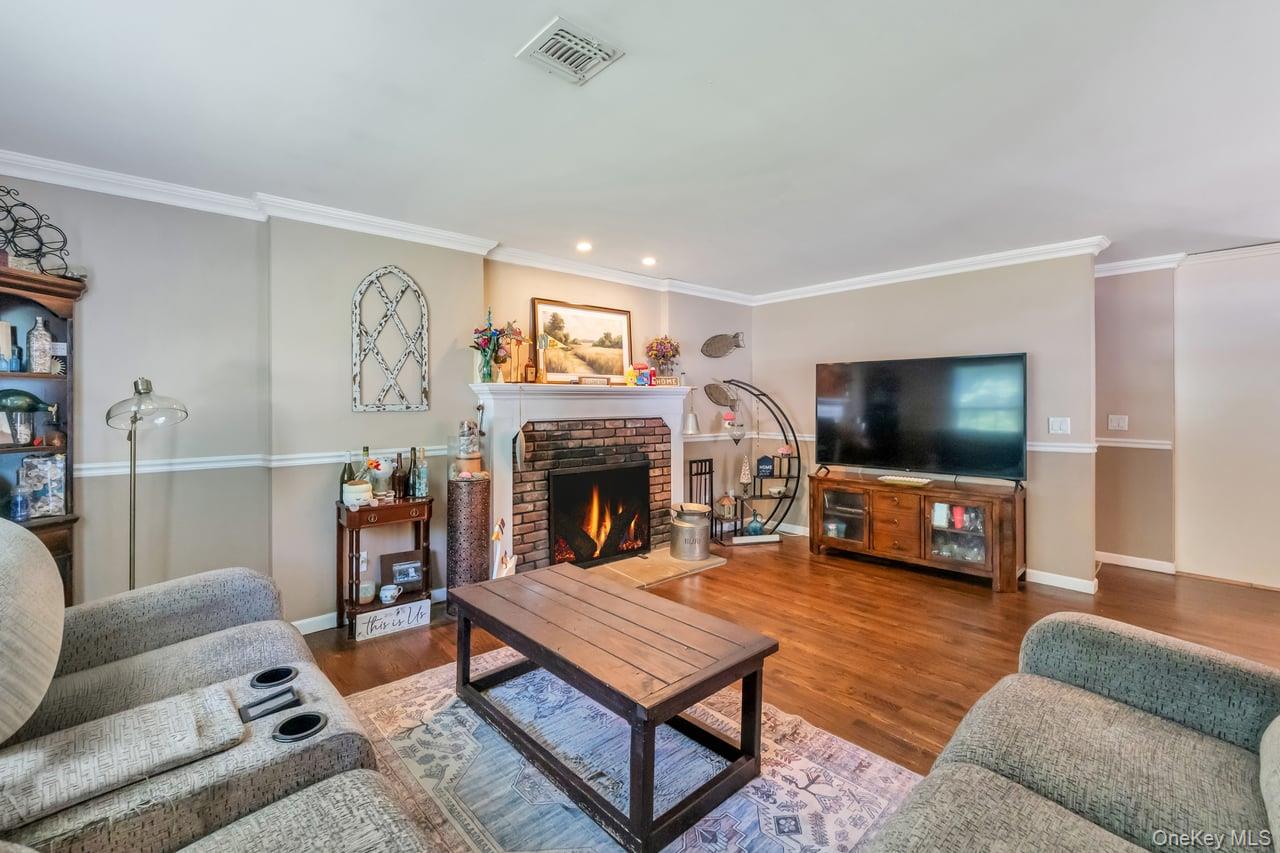 430 Yaphank Middle Island Road Property Photo 11