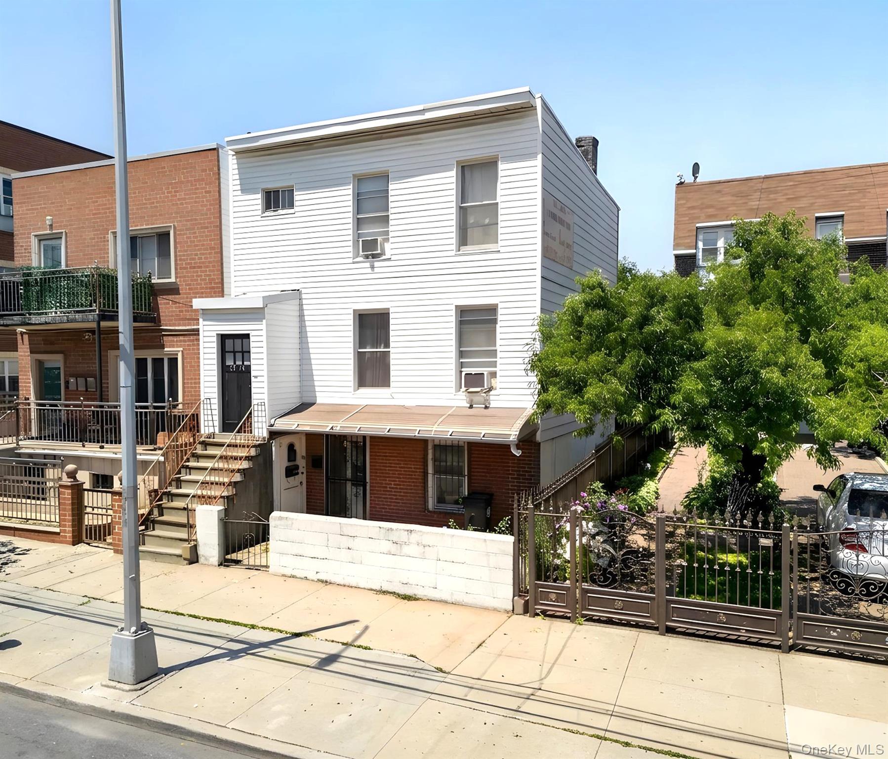 25-14 Crescent Street Property Photo 2