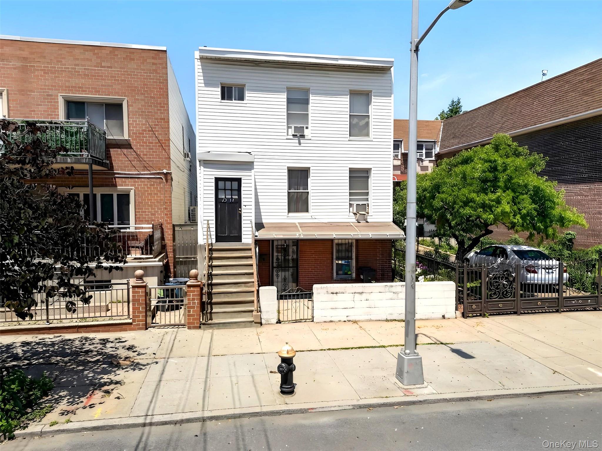 25-14 Crescent Street Property Photo 4