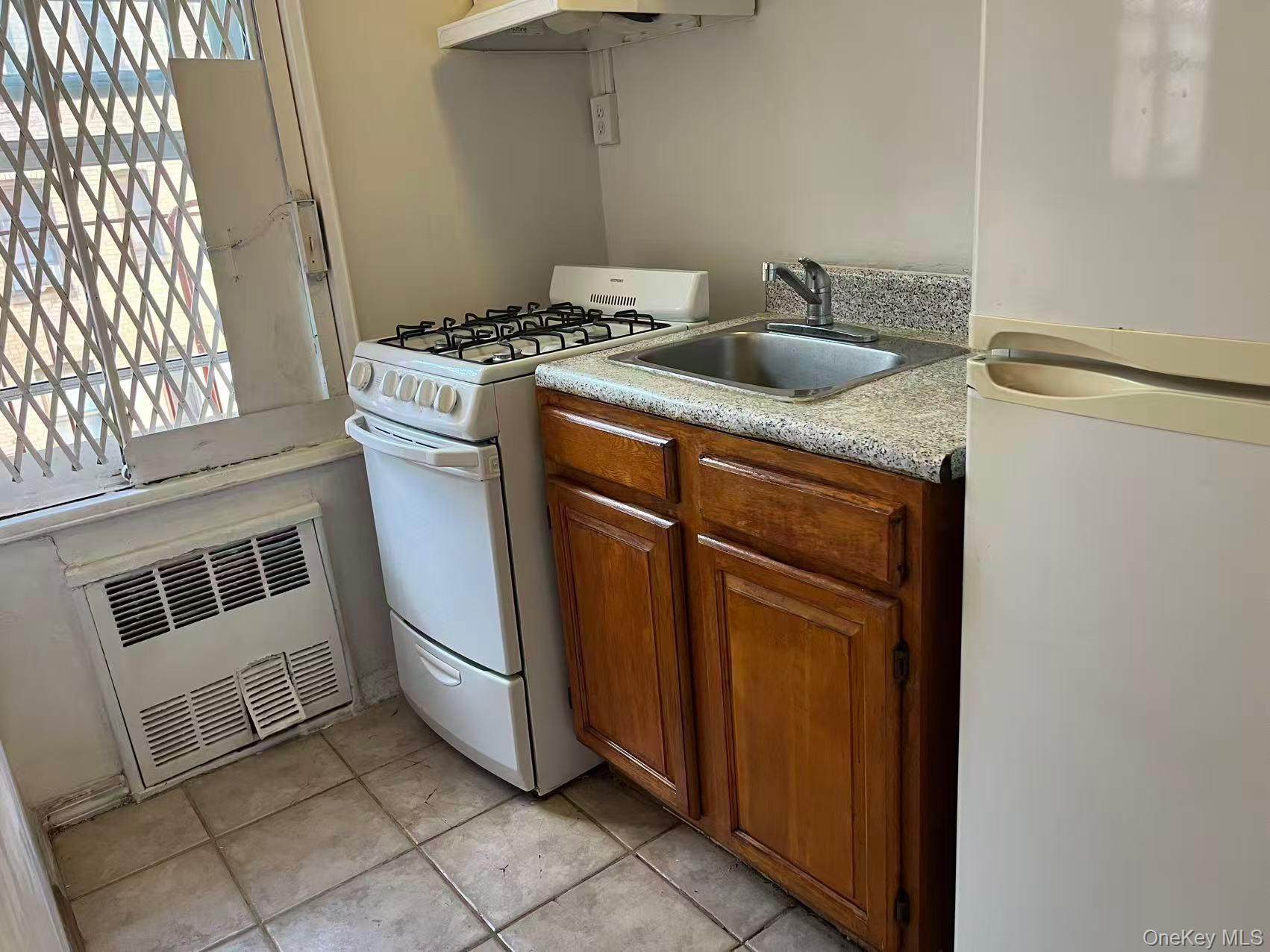 1332 Metropolitan Avenue 6a Property Photo 4