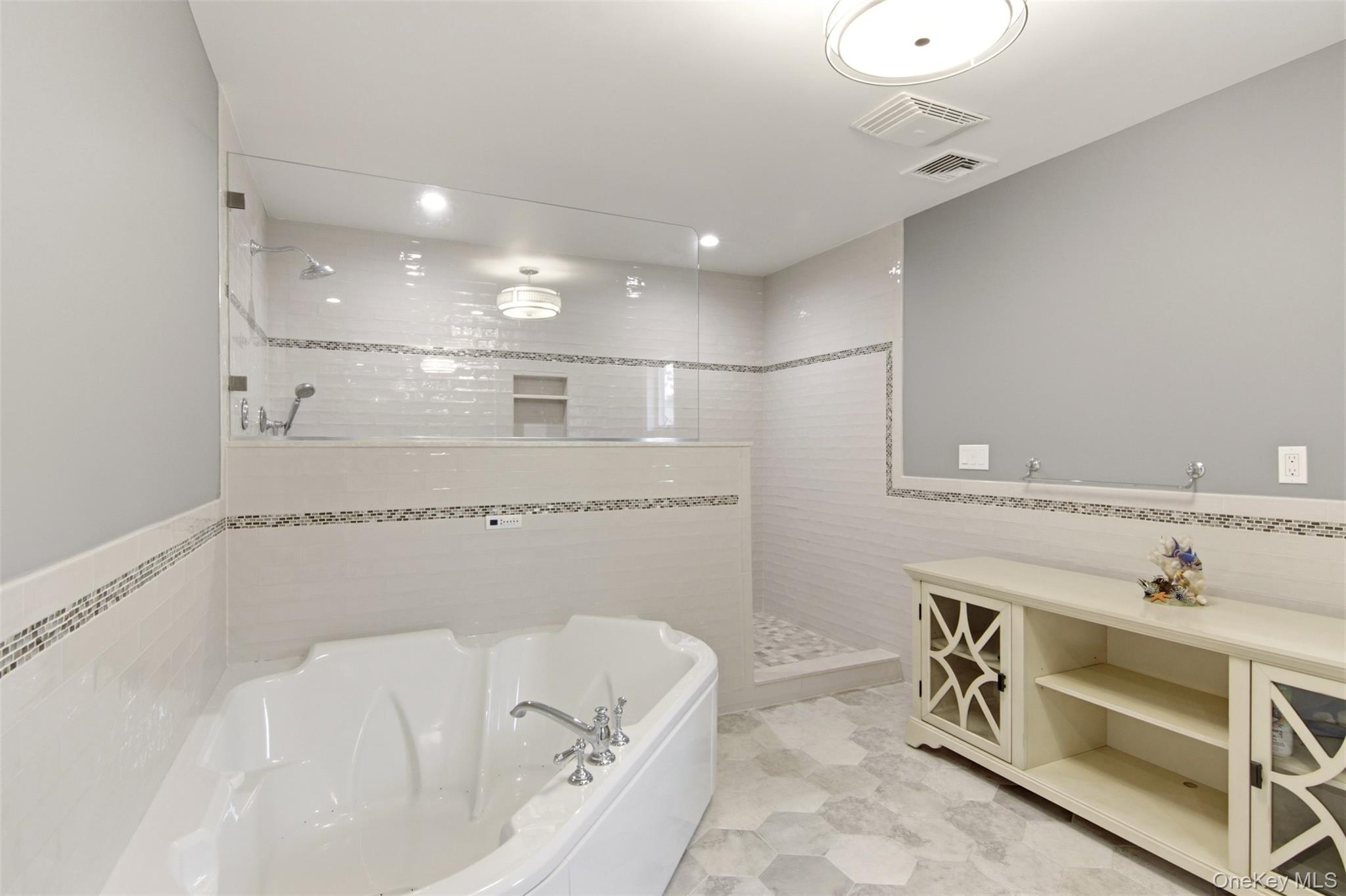 1 Geoffrey Avenue Property Photo 14
