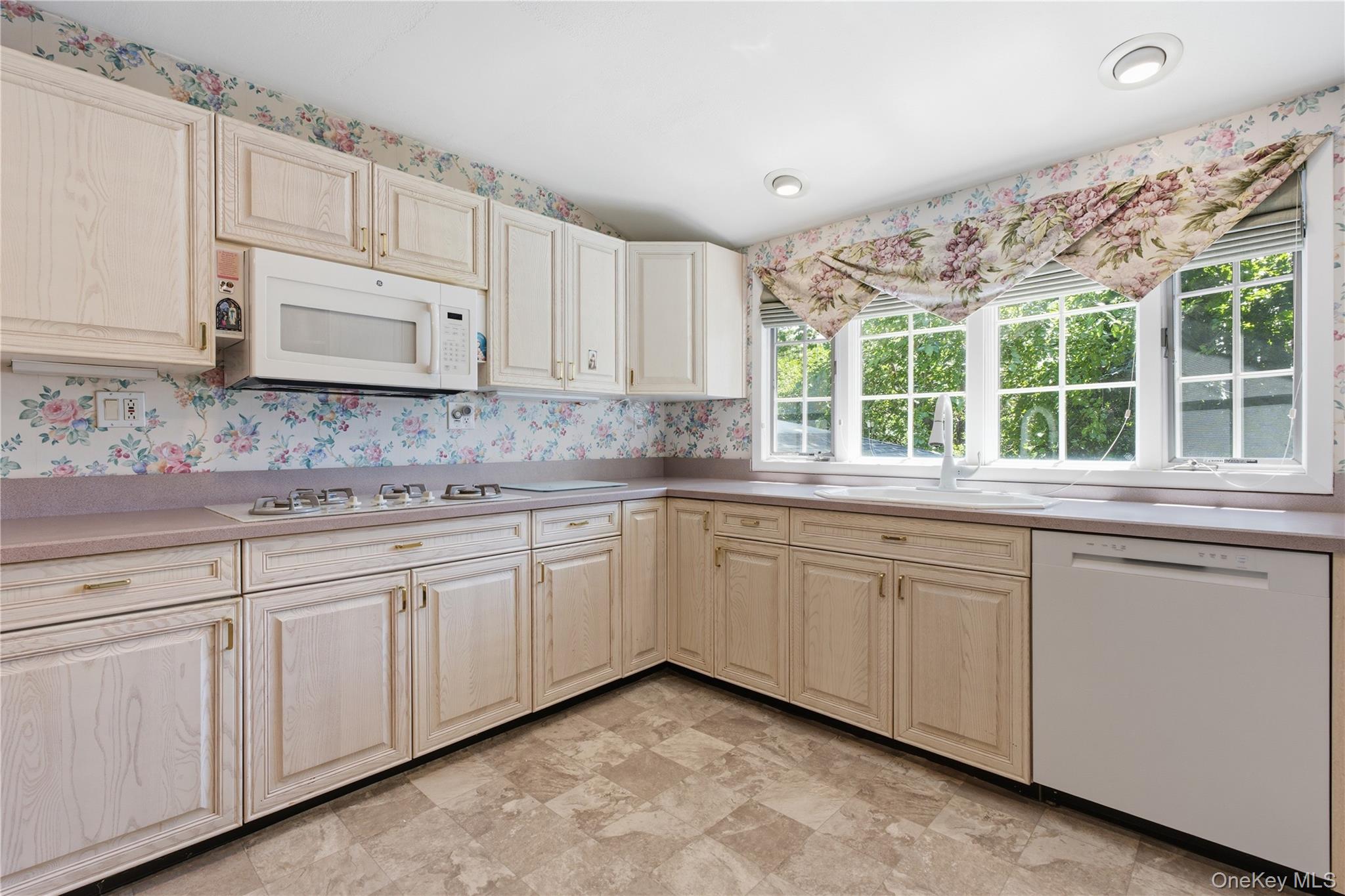 1 S Oaks Boulevard Property Photo 23