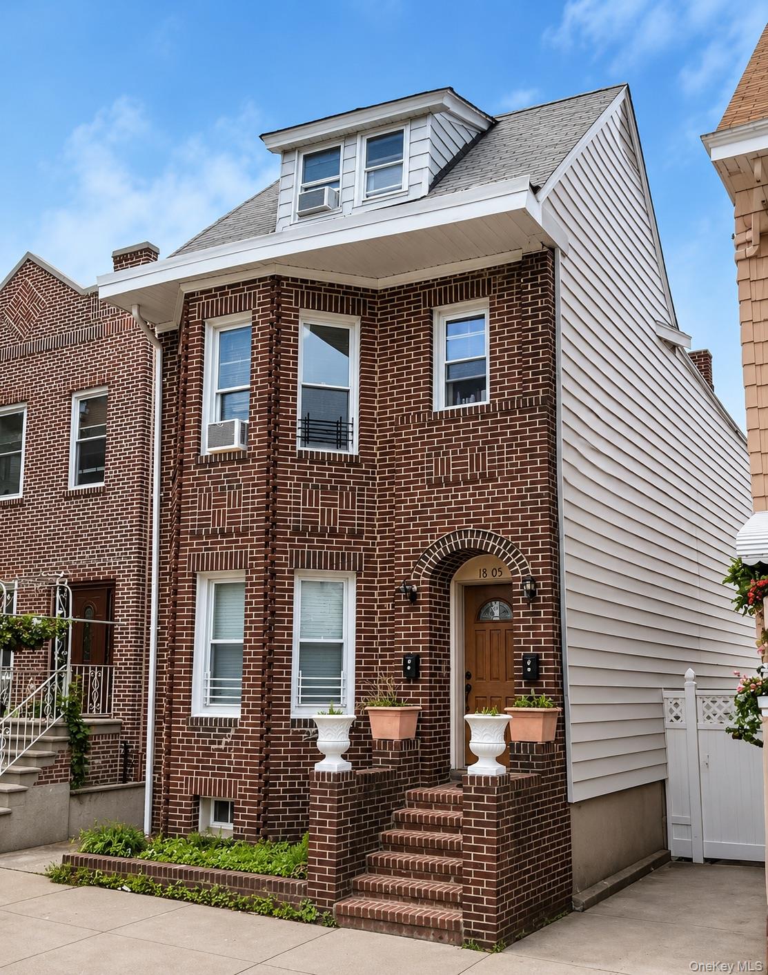 1805 Mulford Avenue Property Photo 1