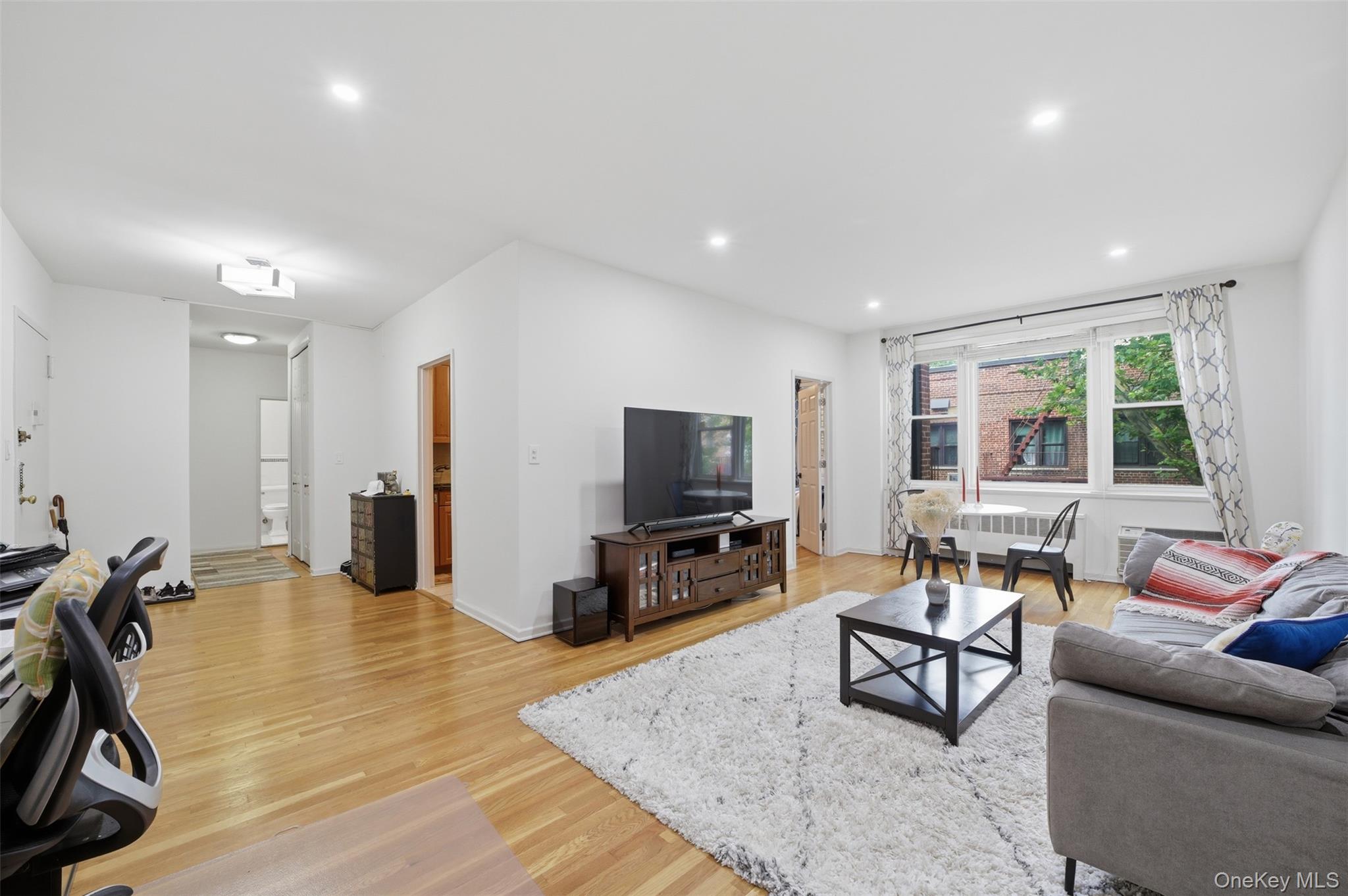 953 W Boston Post Road 3a Property Photo 6