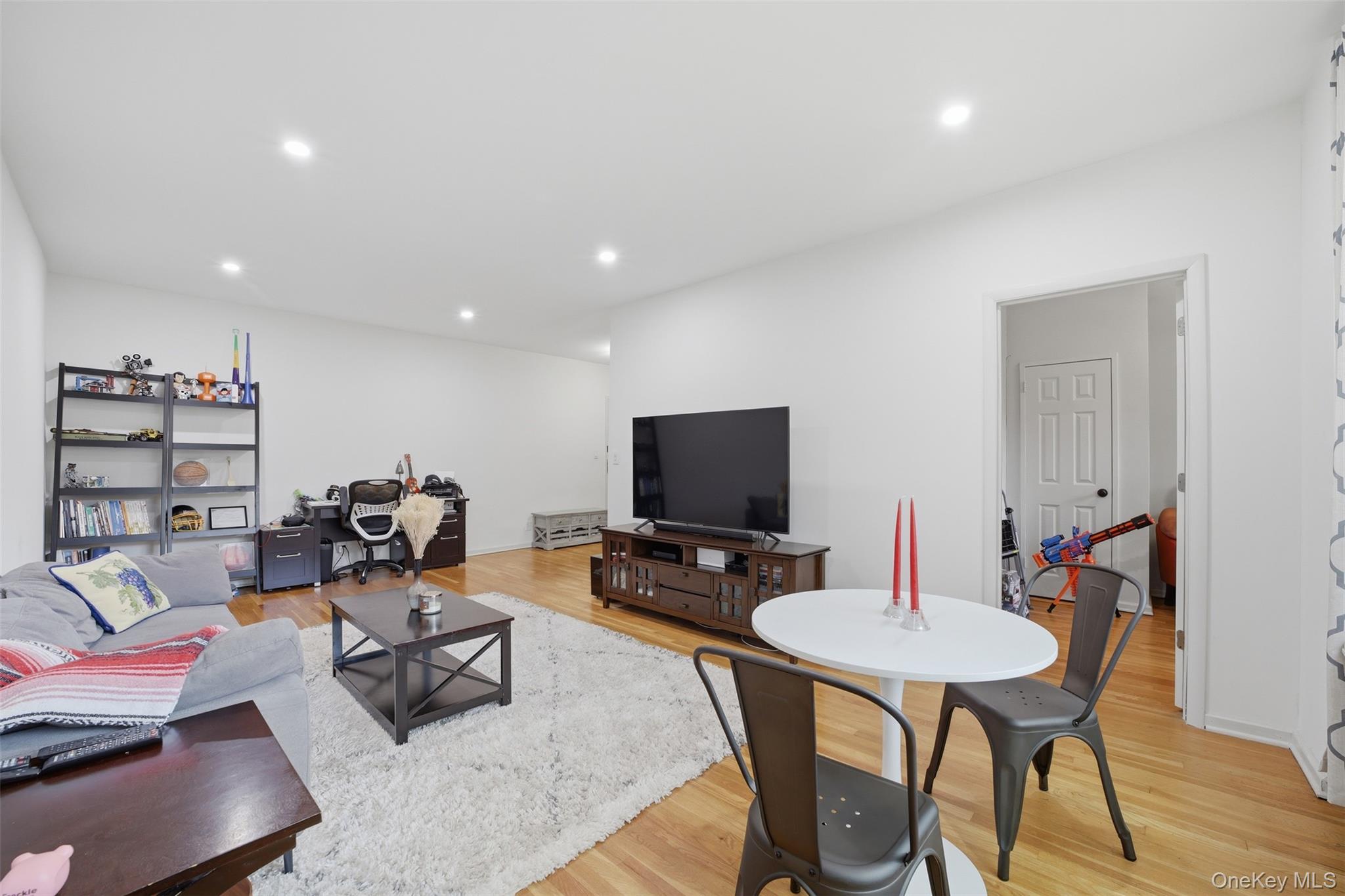 953 W Boston Post Road 3a Property Photo 10