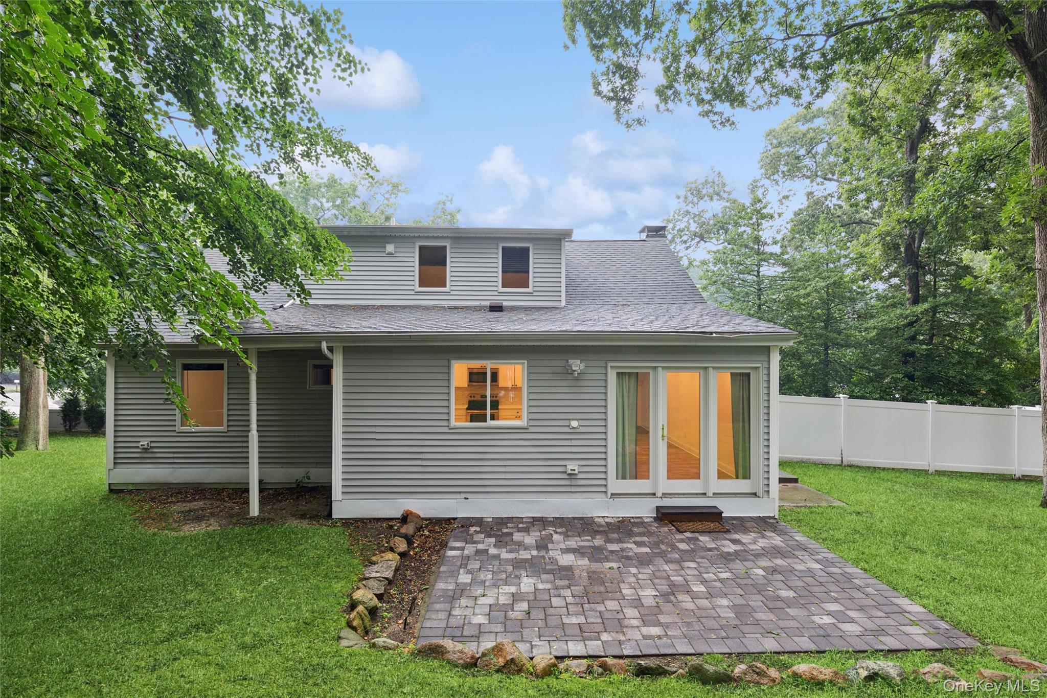 2639 N Wading River Road Property Photo 4