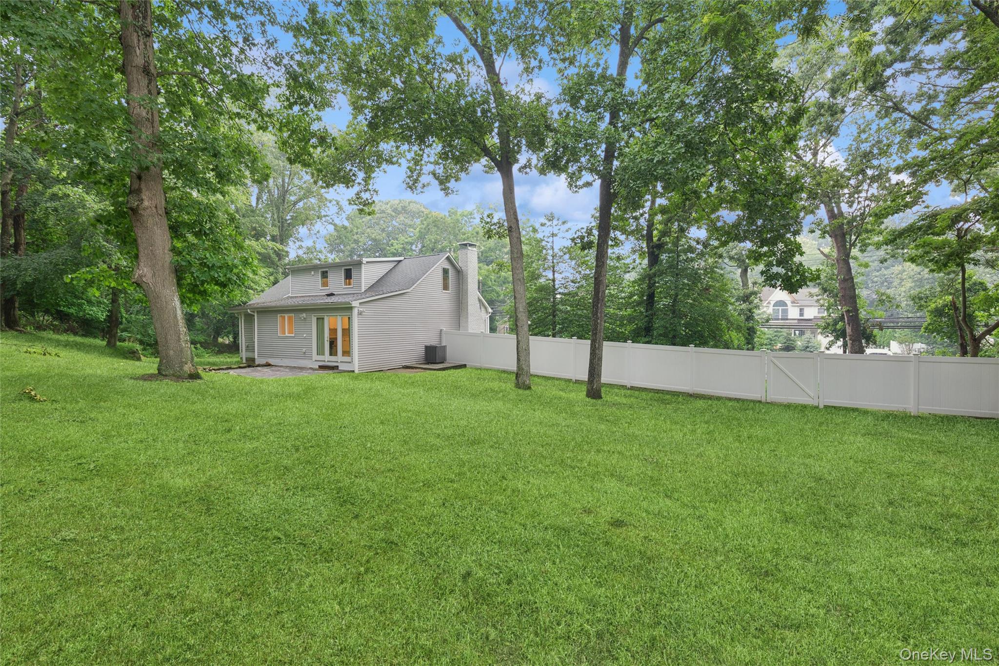 2639 N Wading River Road Property Photo 6
