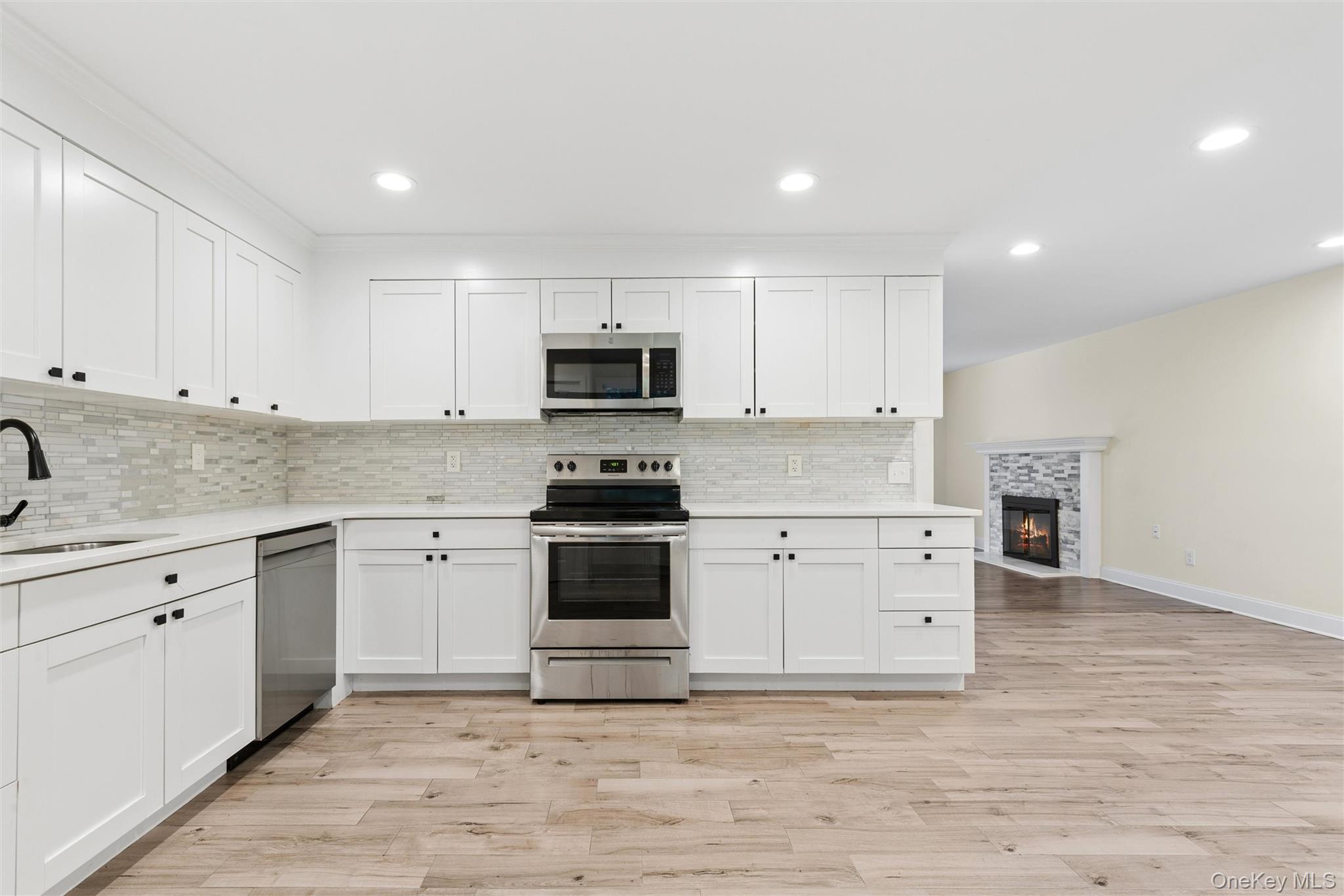 2639 N Wading River Road Property Photo 11