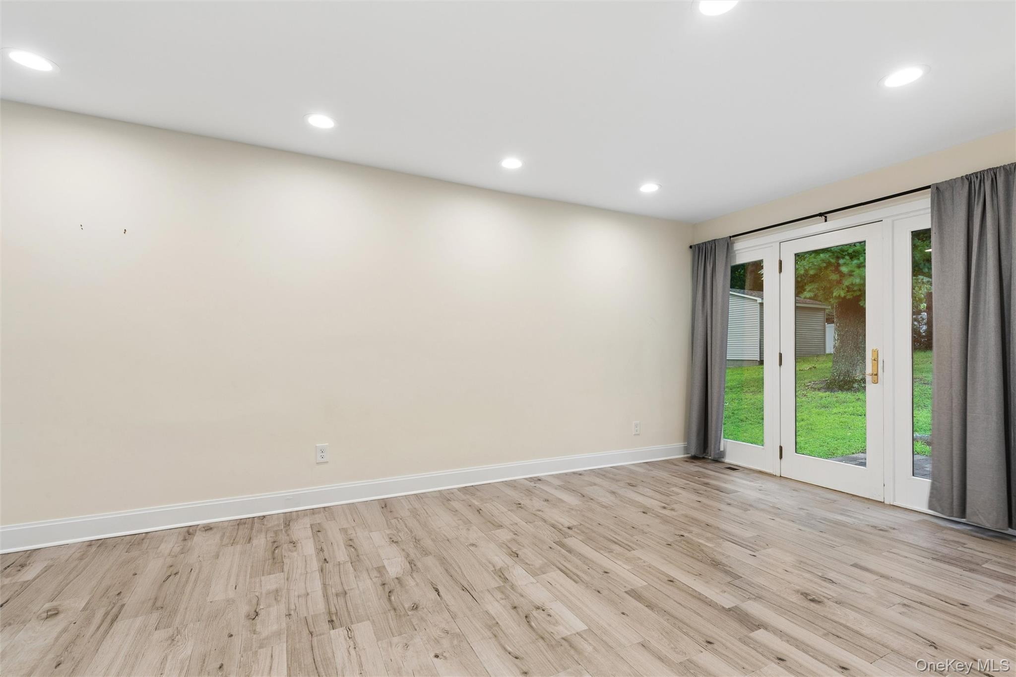 2639 N Wading River Road Property Photo 13