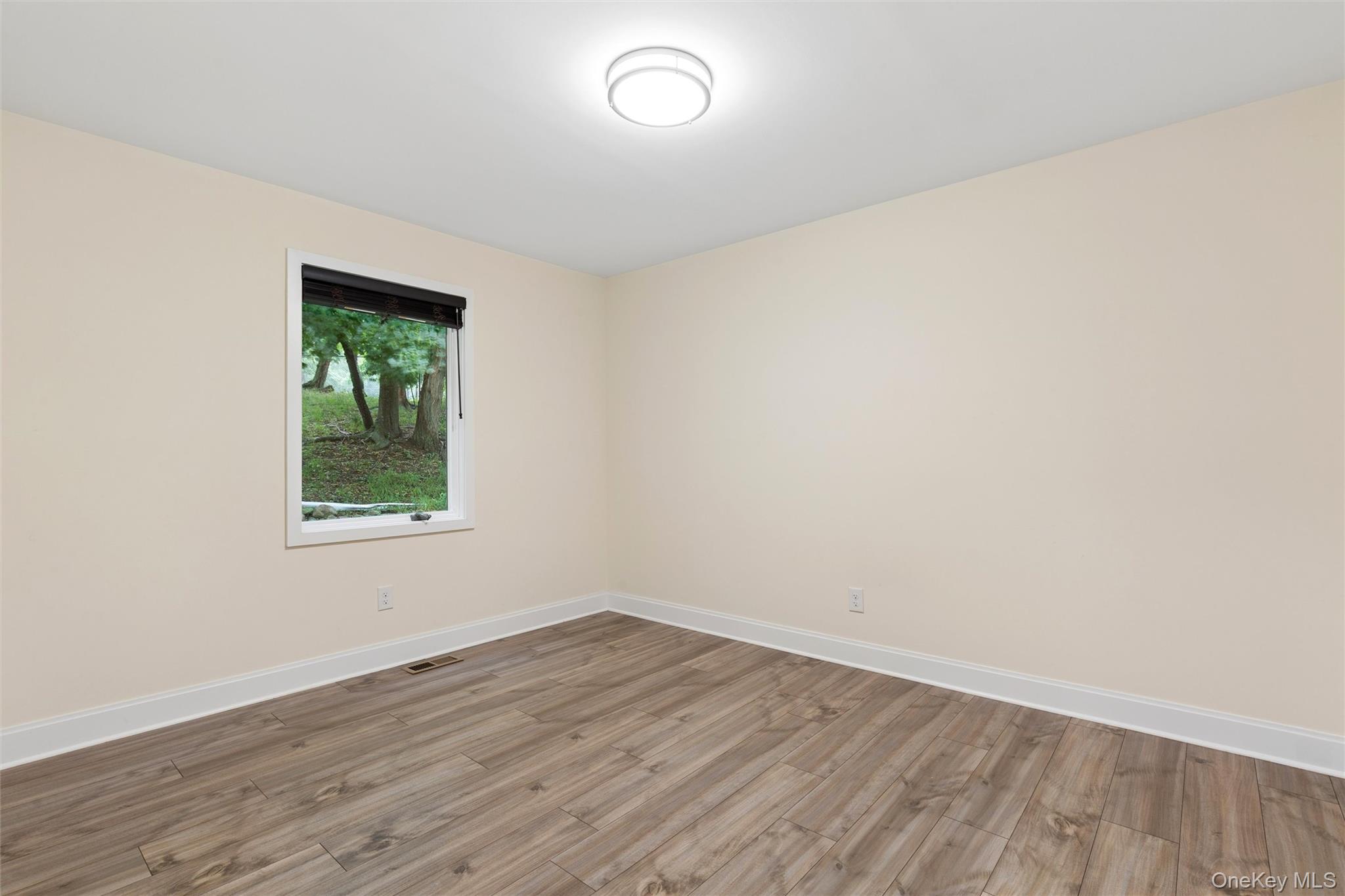 2639 N Wading River Road Property Photo 15