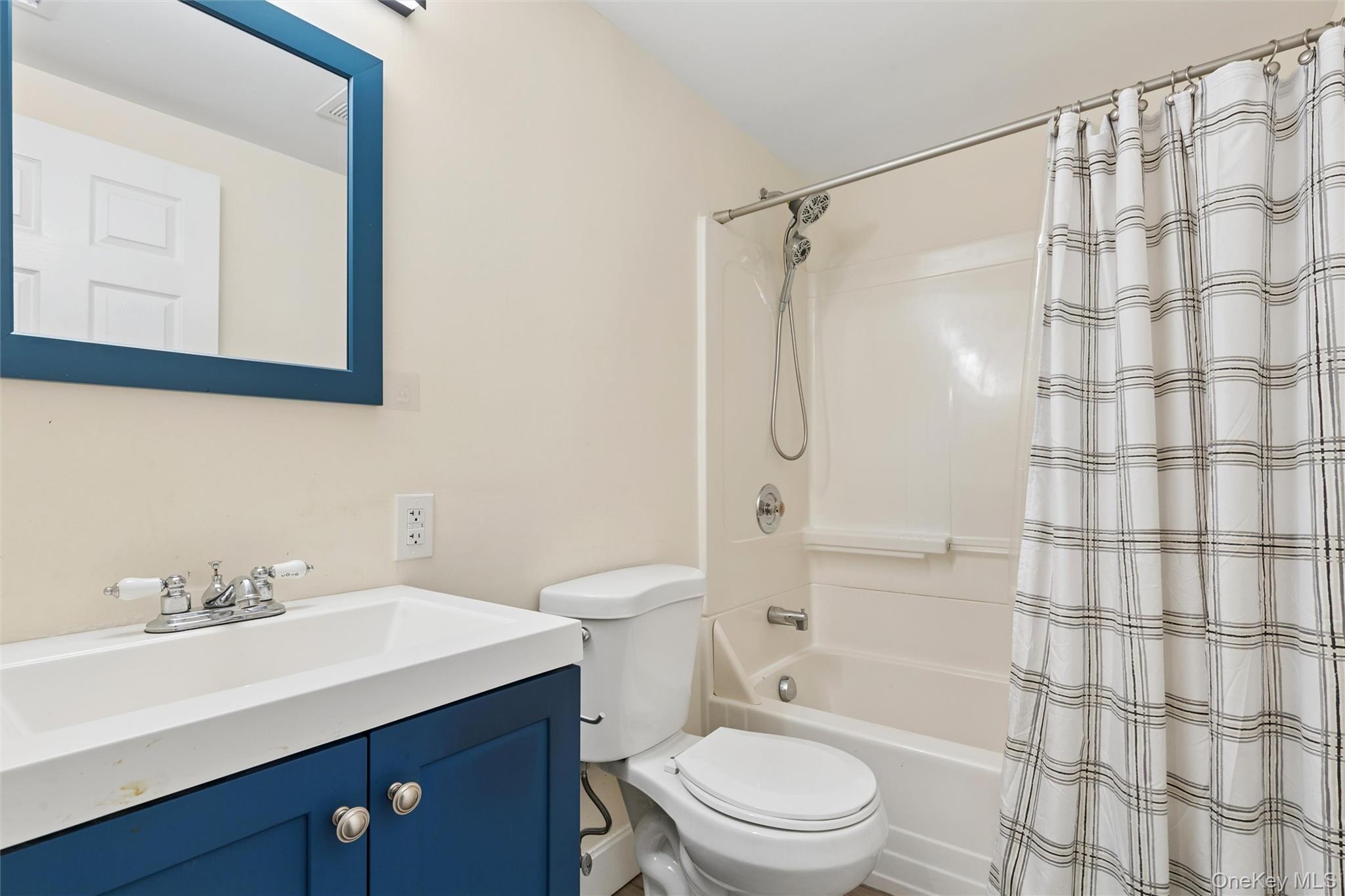 2639 N Wading River Road Property Photo 20