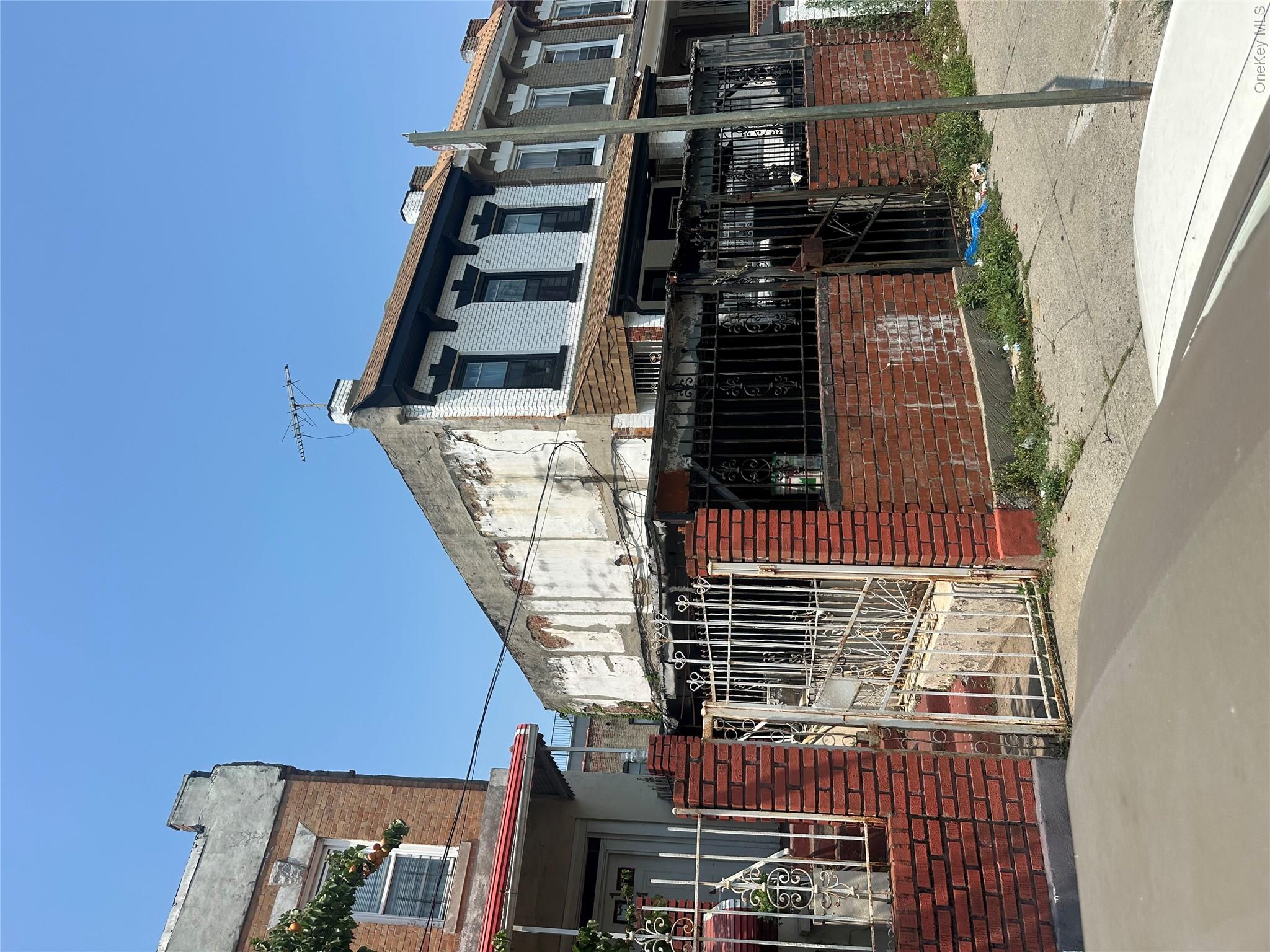 133 Dumont Avenue Property Photo 3