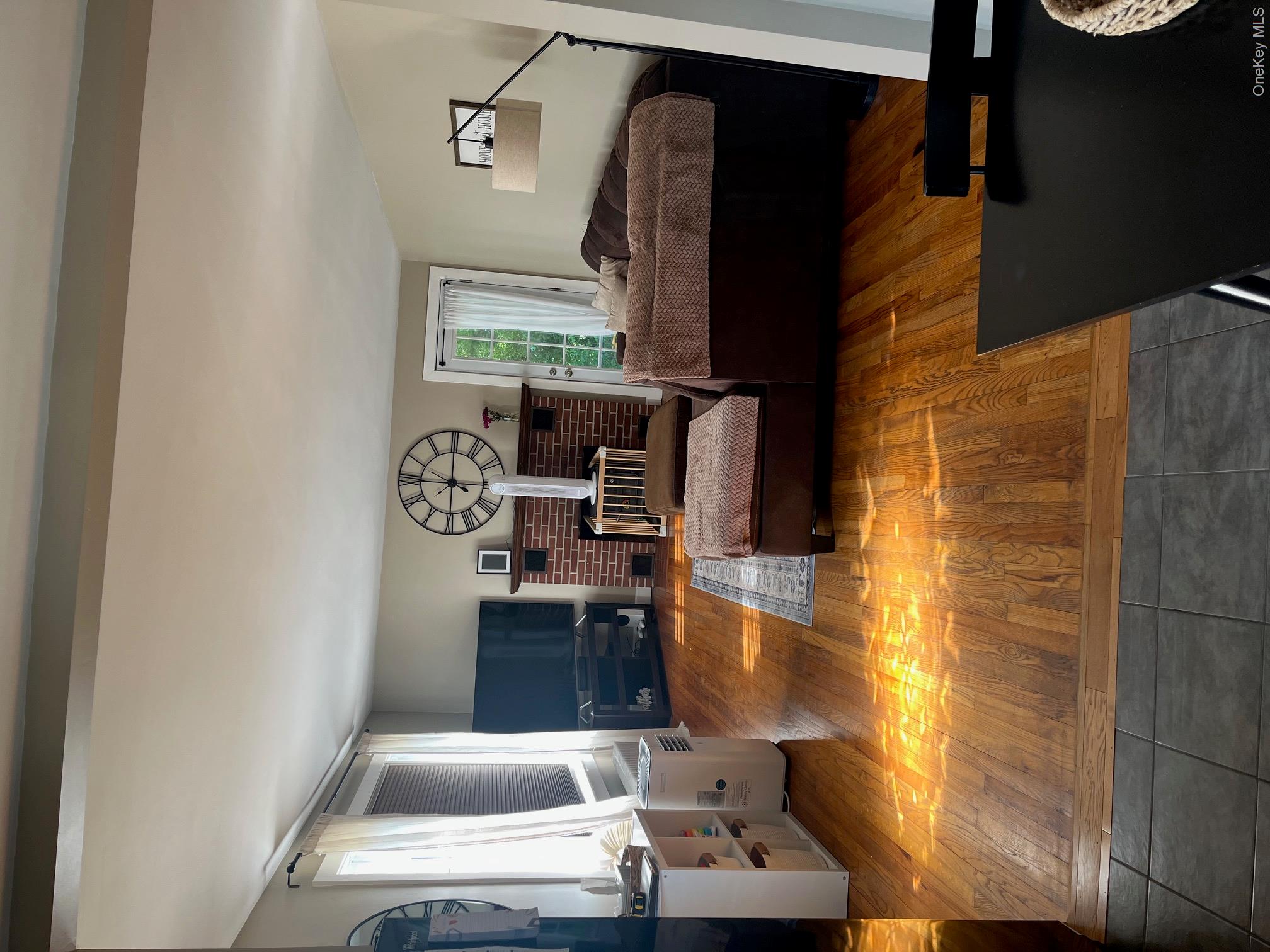 1067 Codwise Street Property Photo 4