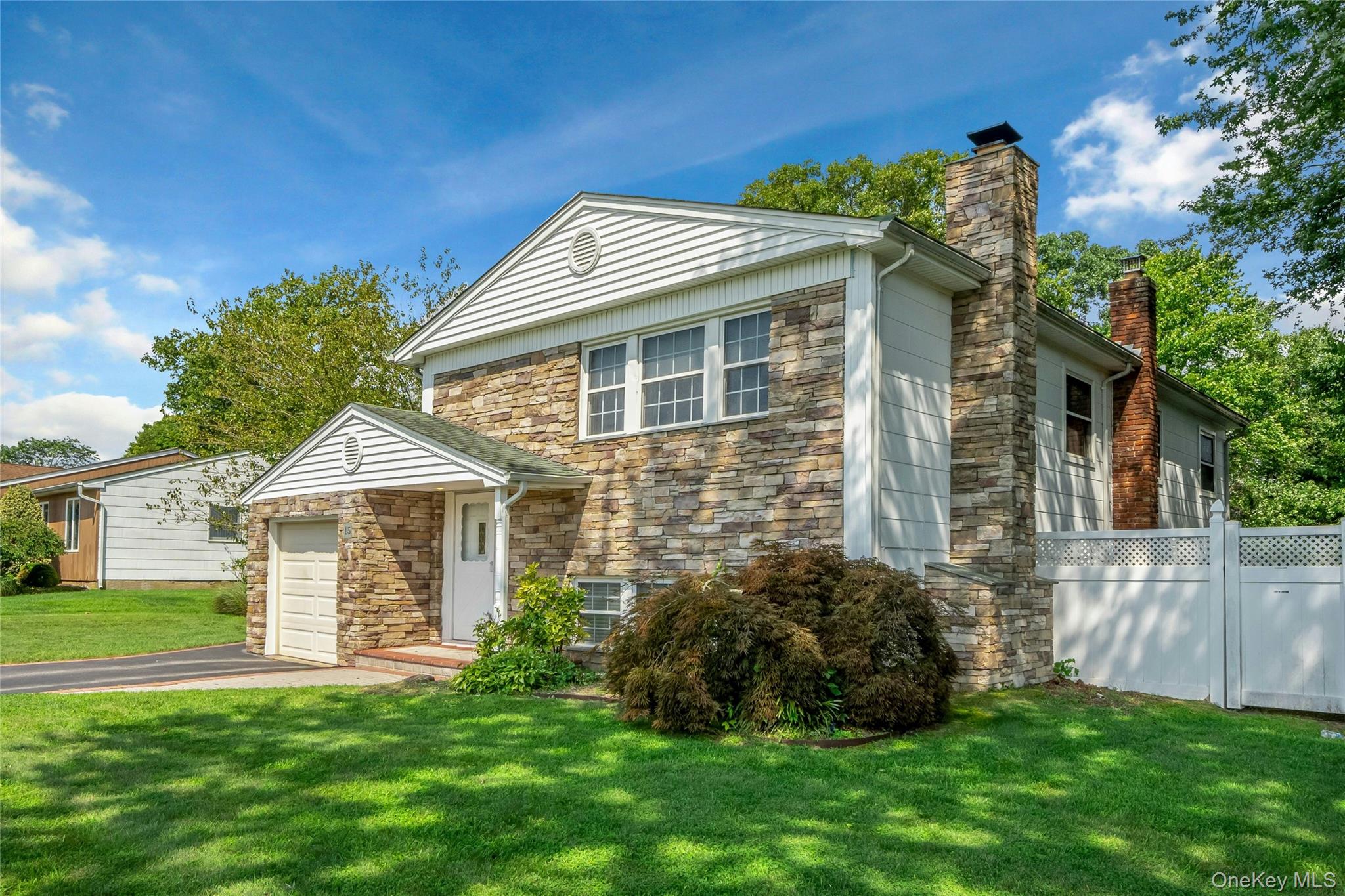 15 Greenbrier Lane Property Photo 1