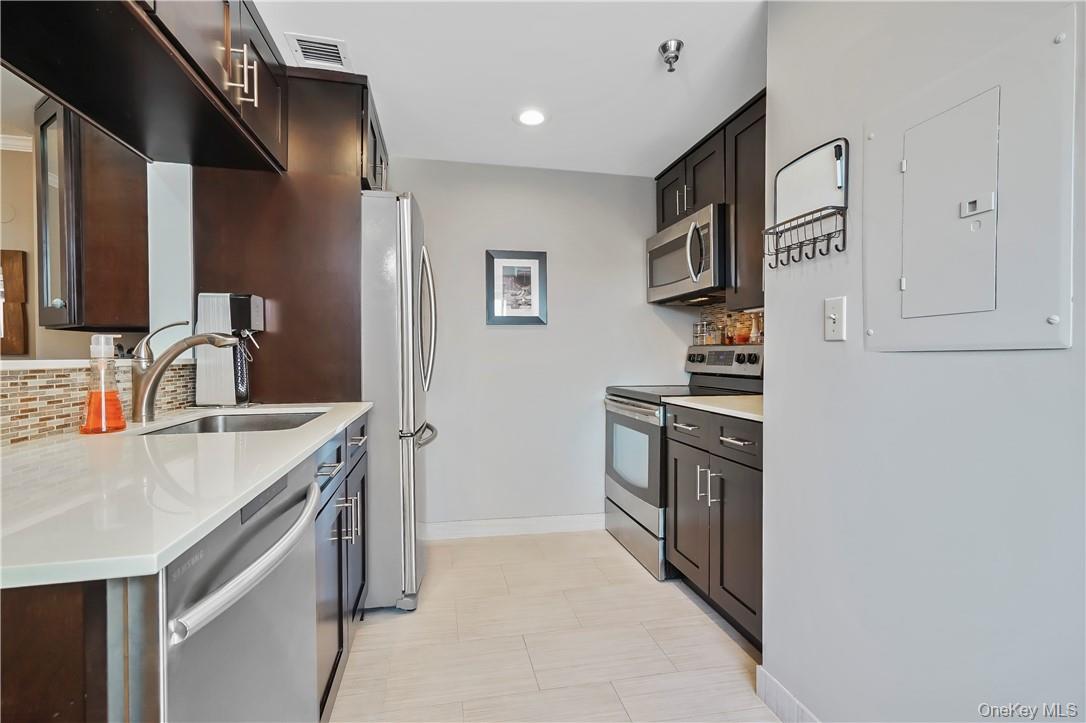 123 Mamaroneck Avenue 215 Property Photo 4