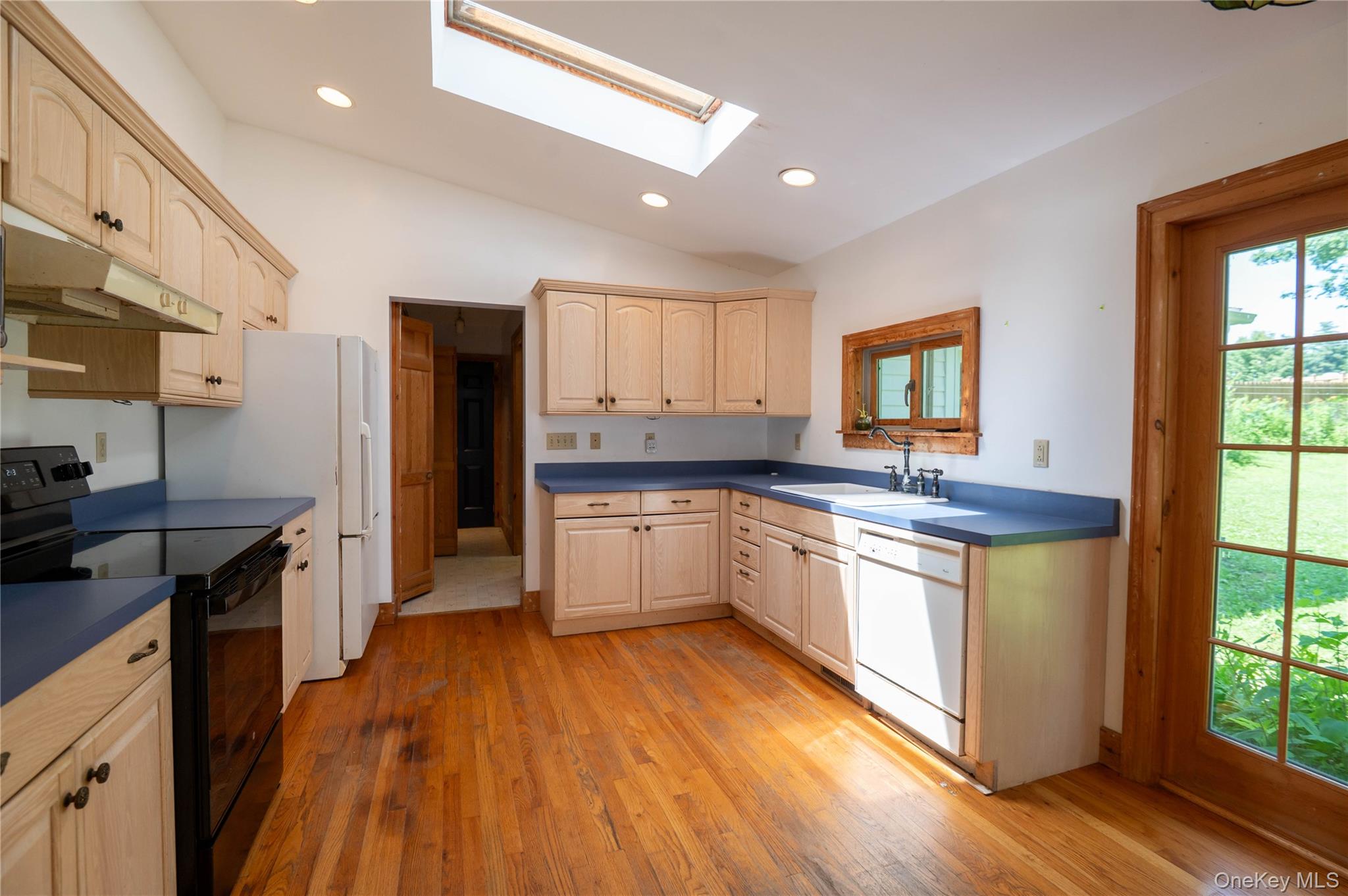 1402 Albany Avenue Property Photo 14