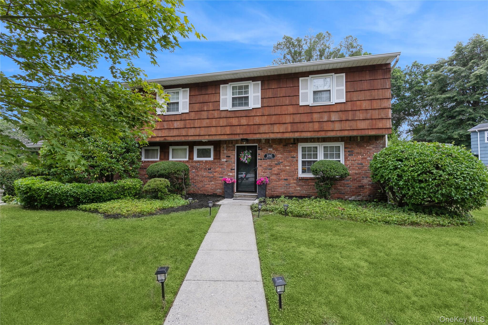 186 Oakwood Road Property Photo 1