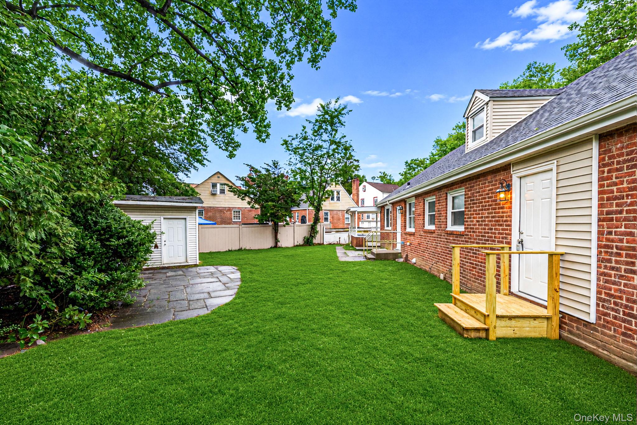 970 Hillman Street Property Photo 4