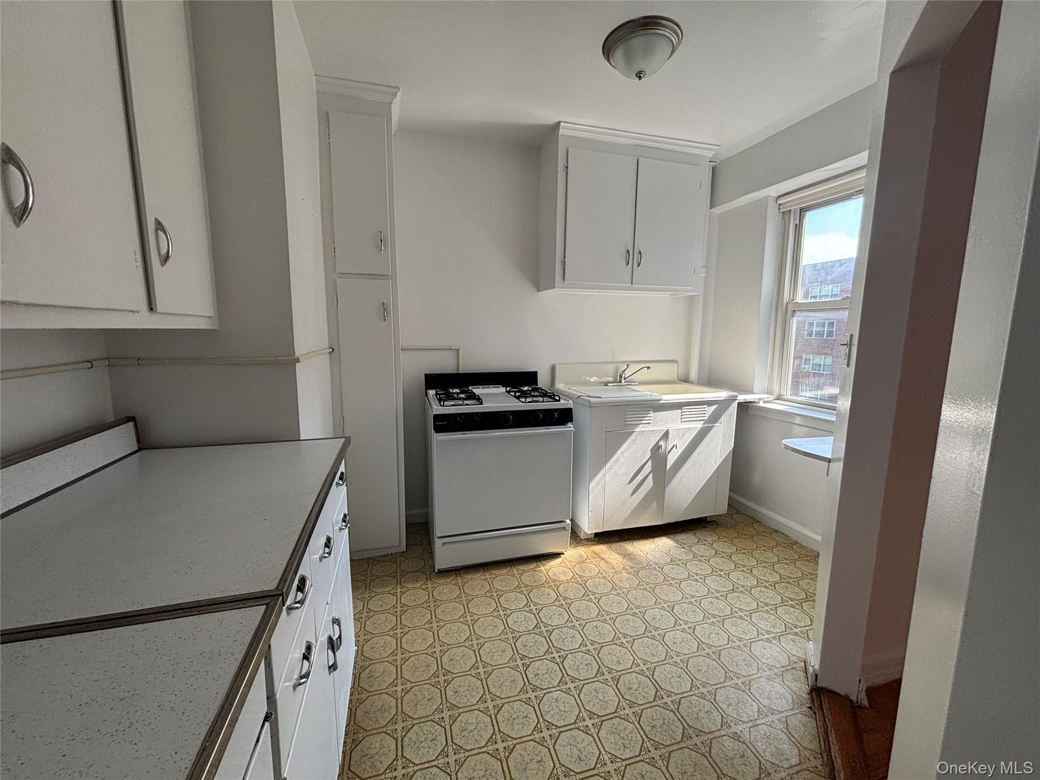 235 Garth Road E5g Property Photo 3