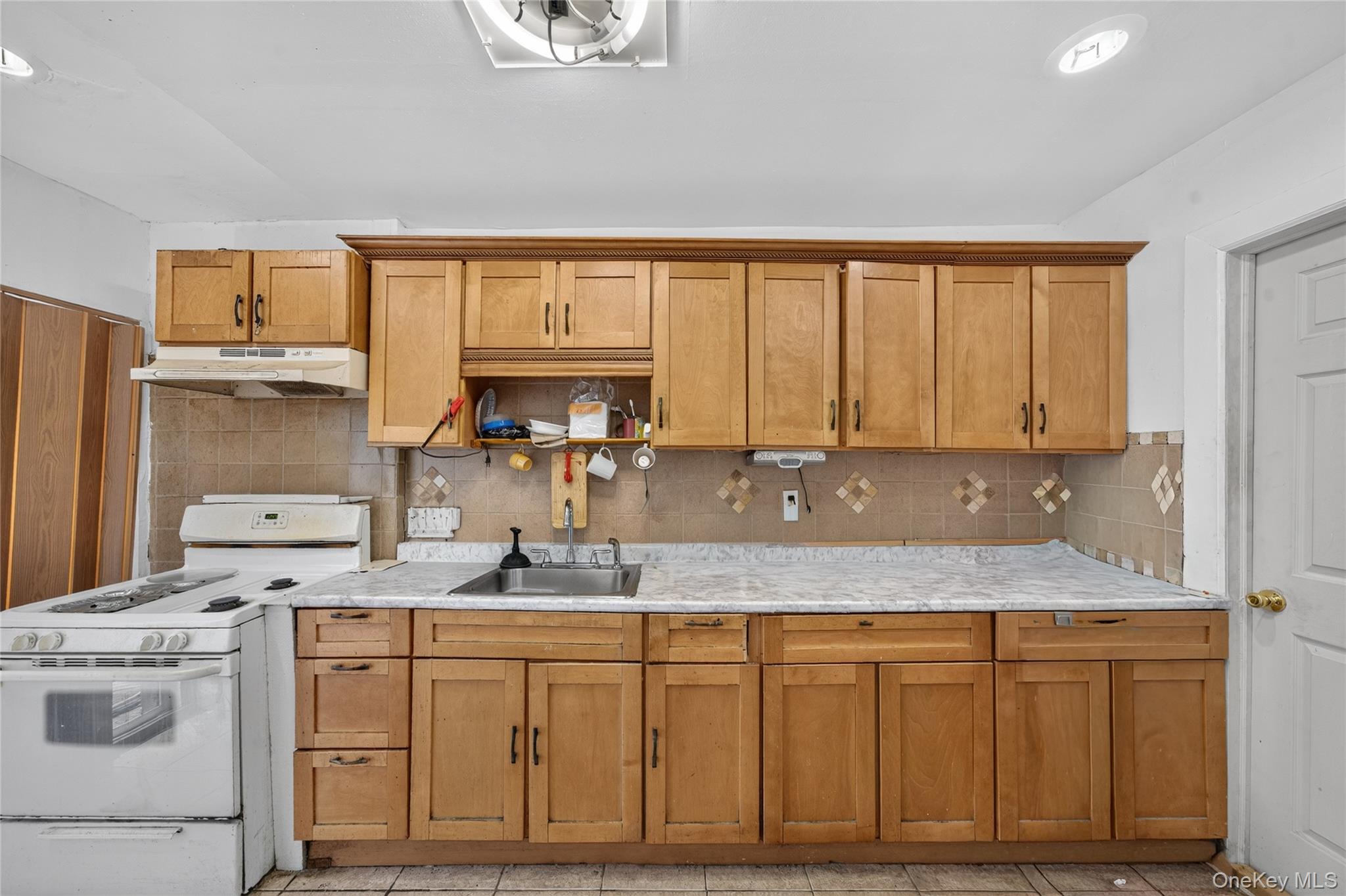 907 E 46th Street Property Photo 8