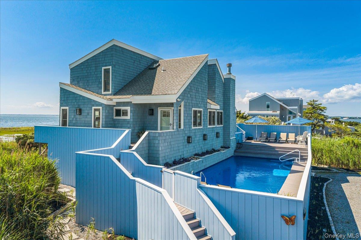 556 Dune Road Property Photo 1