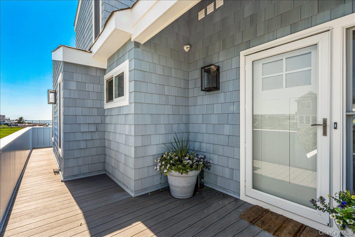 556 Dune Road Property Photo 3