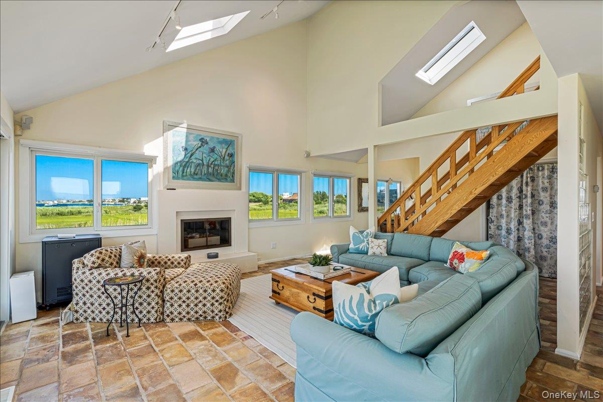 556 Dune Road Property Photo 8