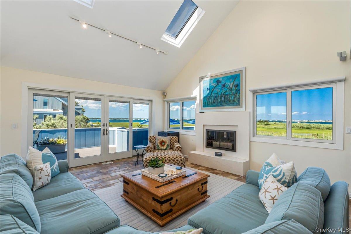 556 Dune Road Property Photo 12