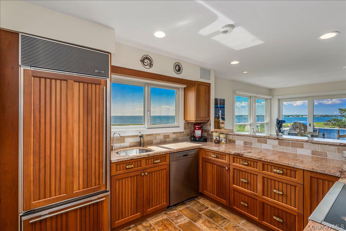 556 Dune Road Property Photo 13