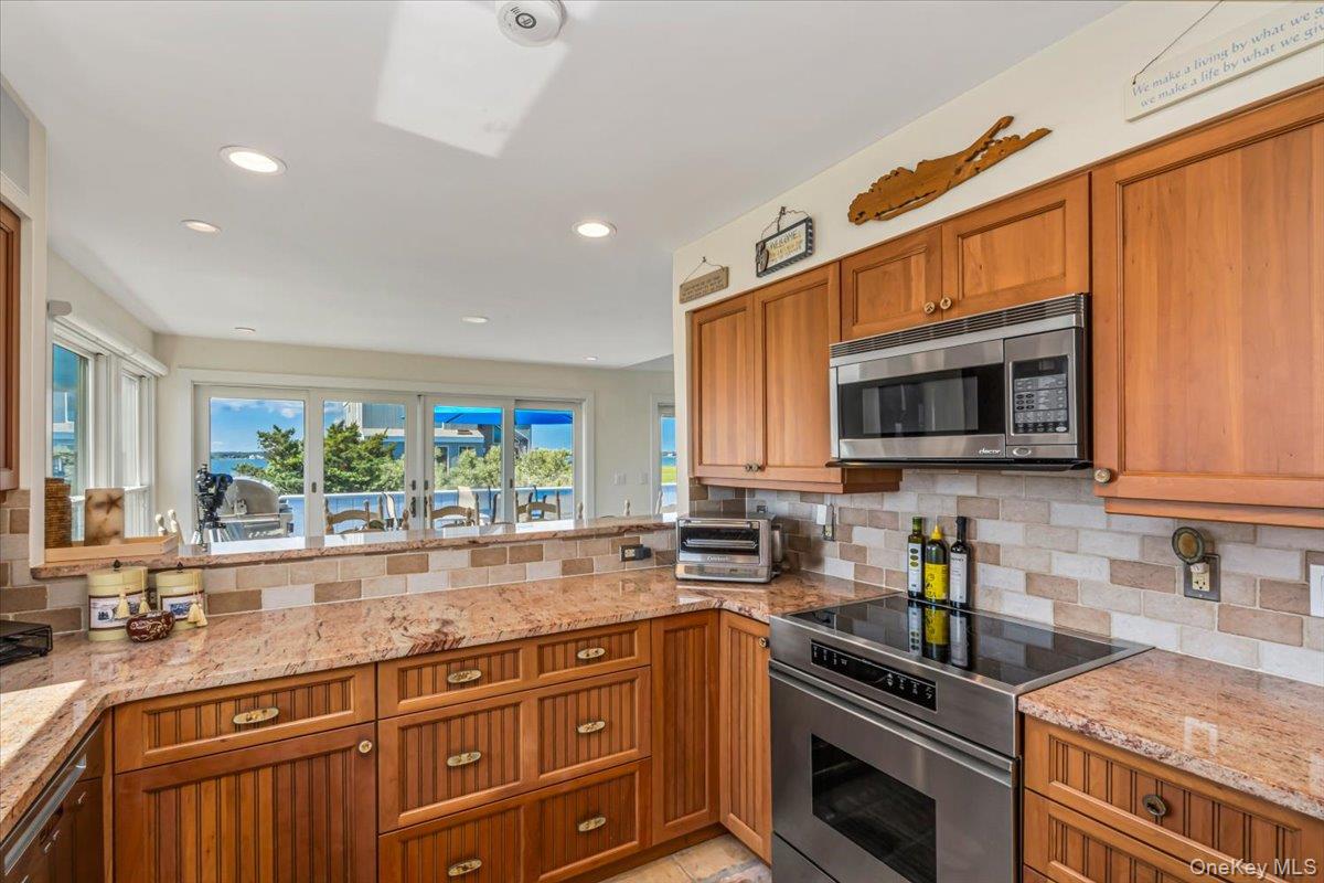 556 Dune Road Property Photo 14