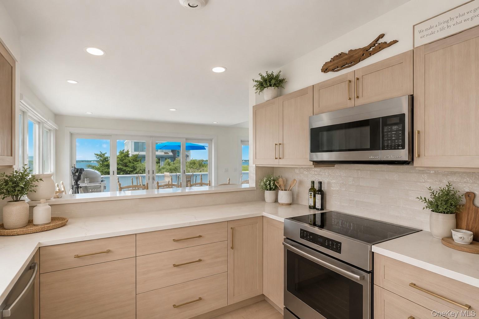 556 Dune Road Property Photo 15