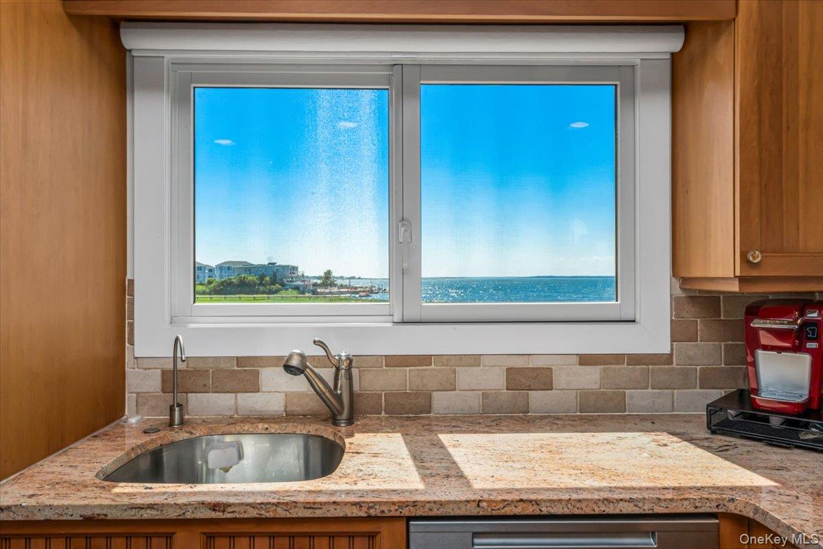 556 Dune Road Property Photo 16