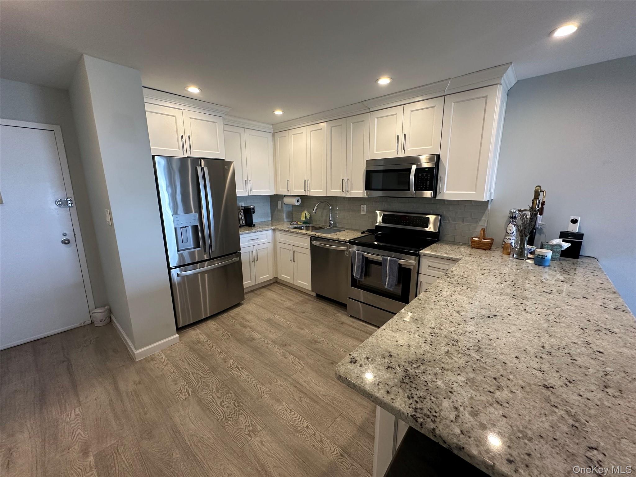 360 Shore Road 8h Property Photo 4