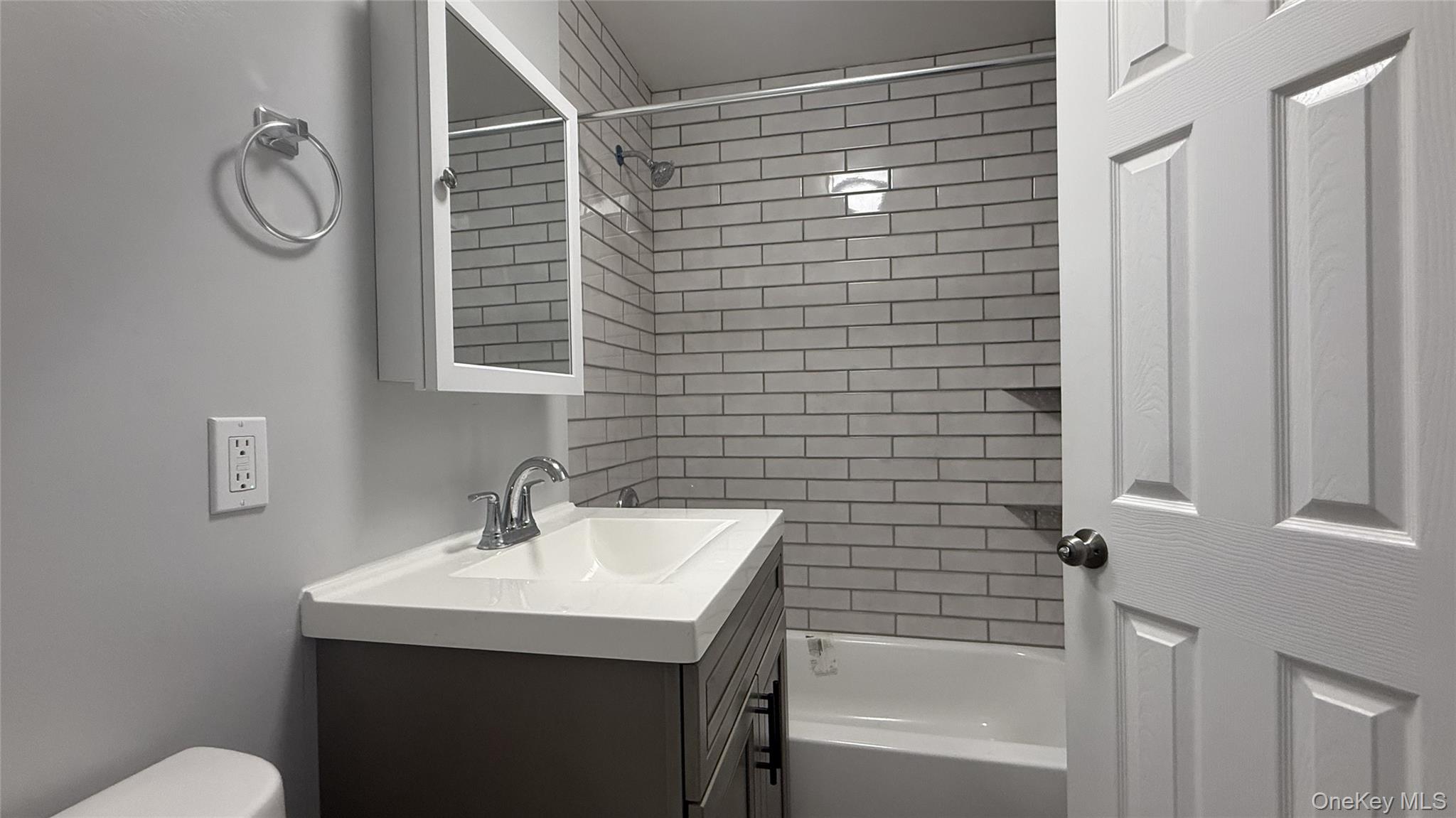 779 E 183rd Street Property Photo 5