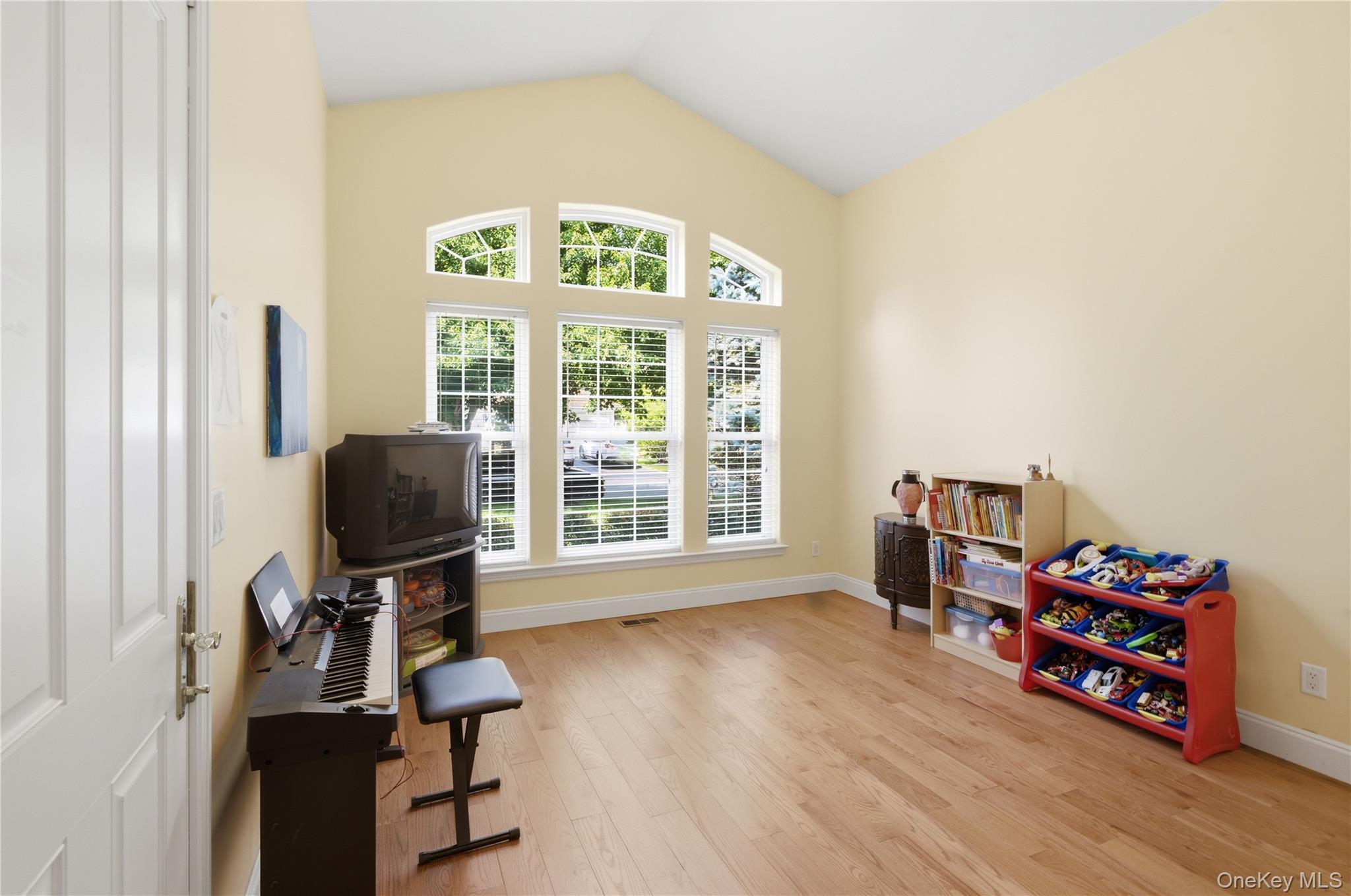 35 Monterrey Drive Property Photo 4
