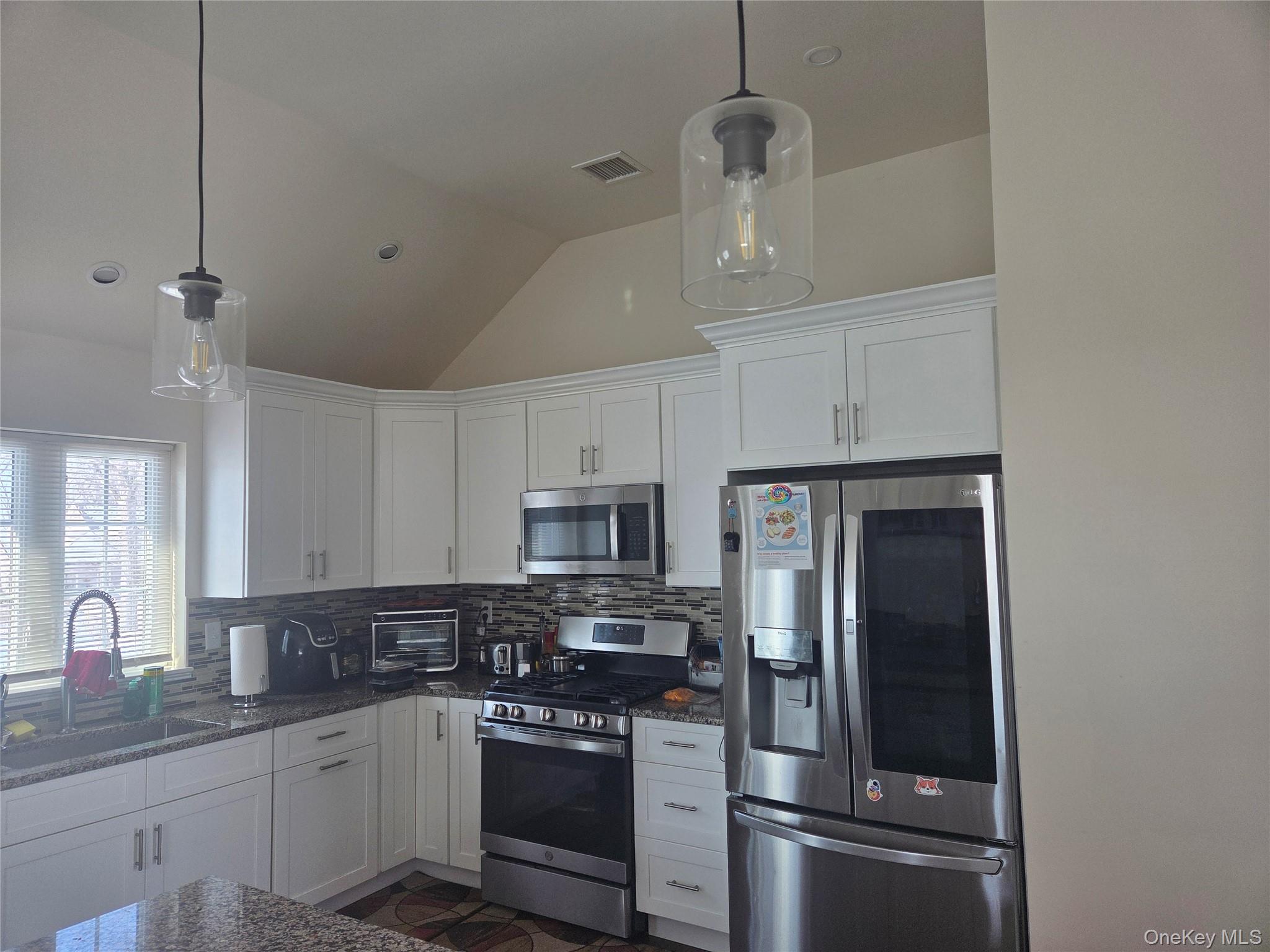 13 Avenue B Property Photo 9