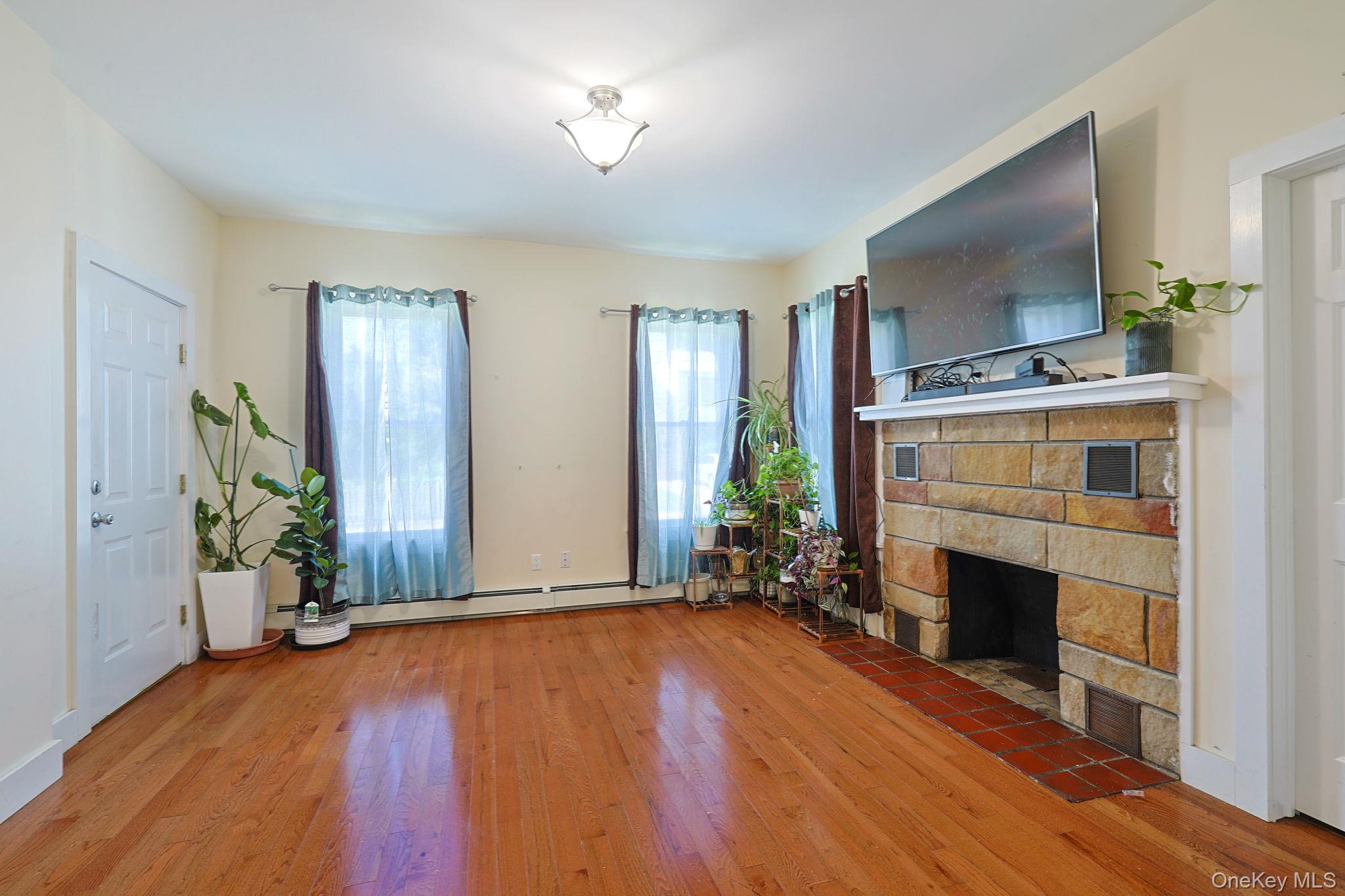 9 Hickory Street Property Photo 6