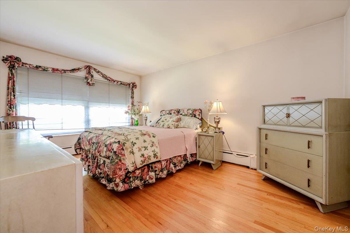 2539 Woodhull Avenue Property Photo 17