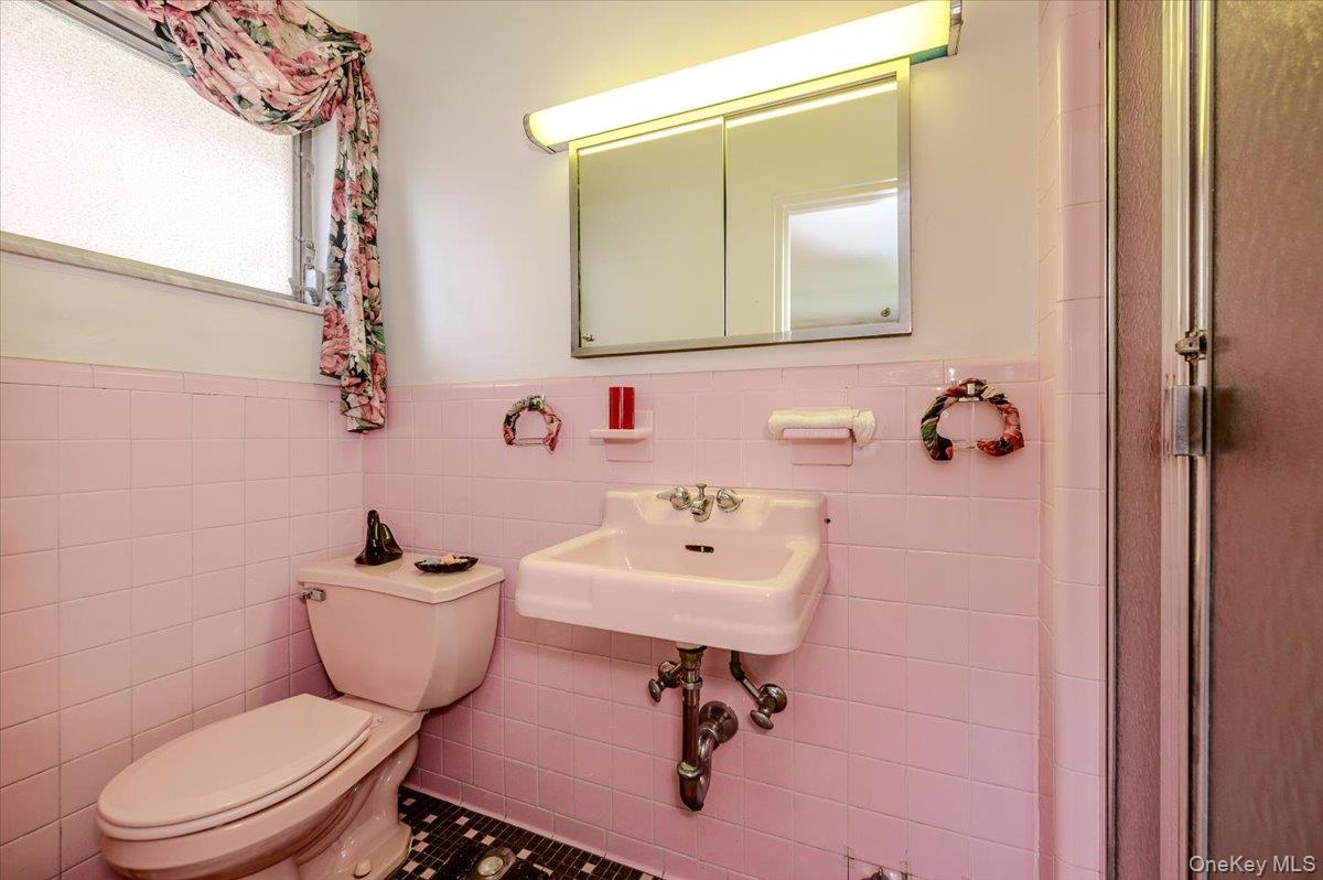 2539 Woodhull Avenue Property Photo 18