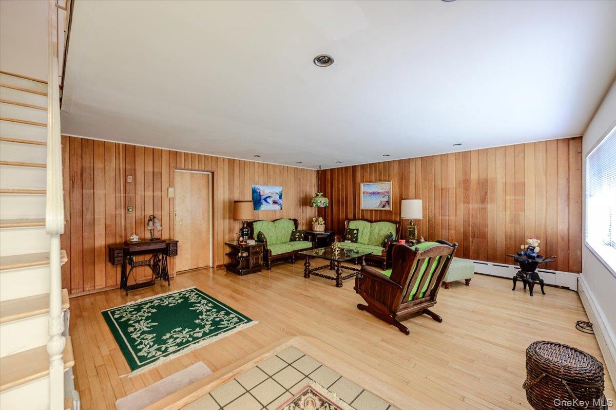 2539 Woodhull Avenue Property Photo 19