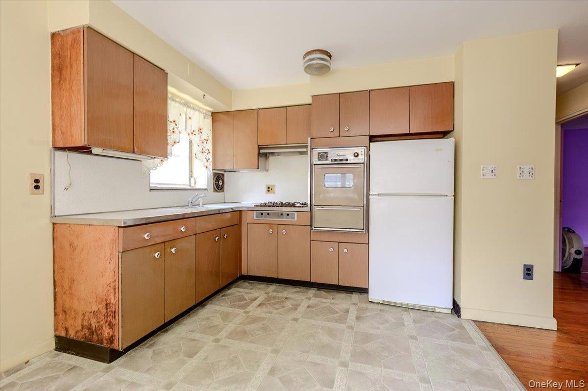2539 Woodhull Avenue Property Photo 28