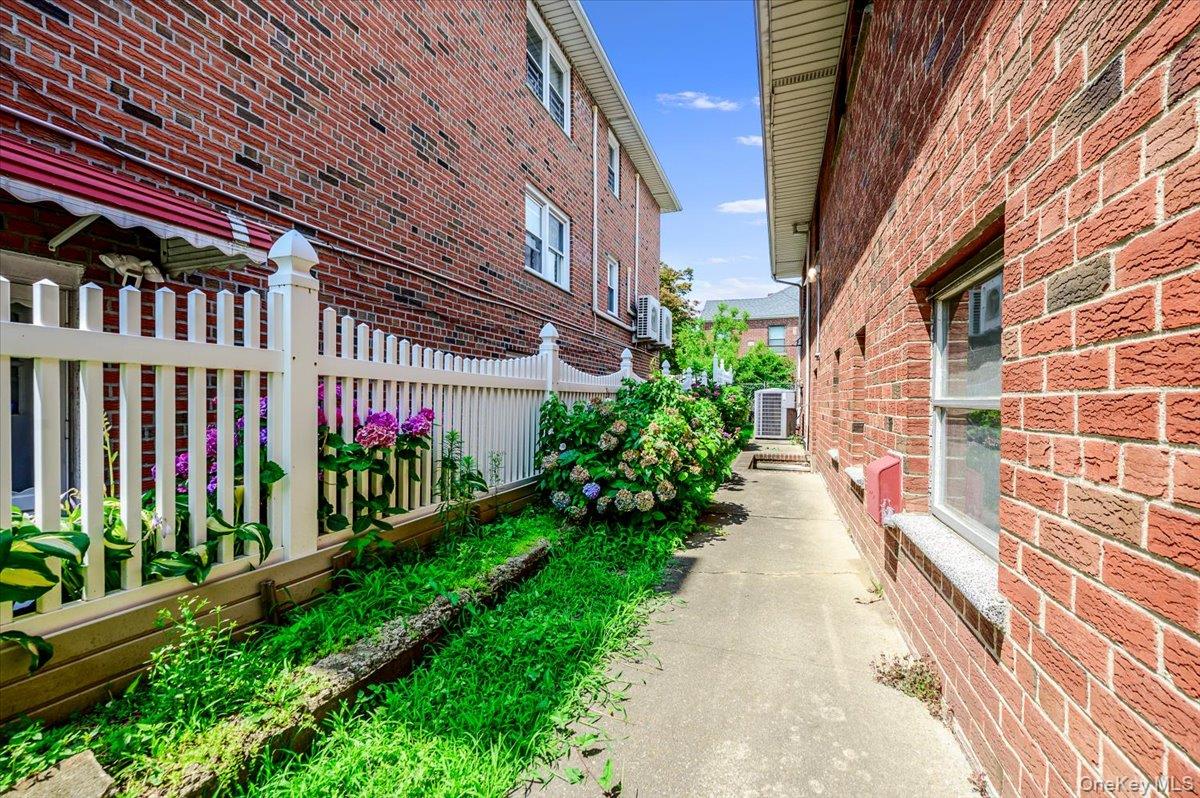 2539 Woodhull Avenue Property Photo 37