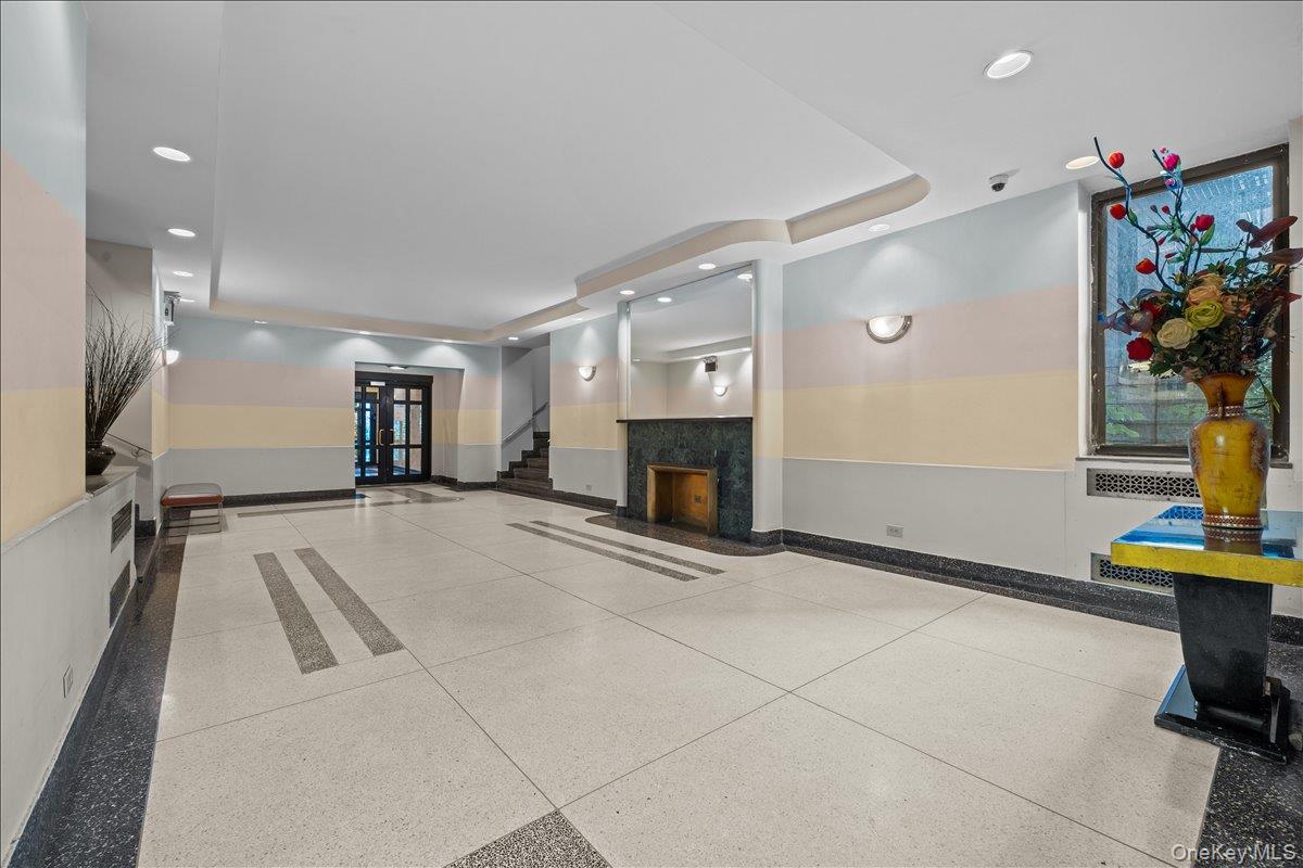 3015 Riverdale Avenue 6d Property Photo 2